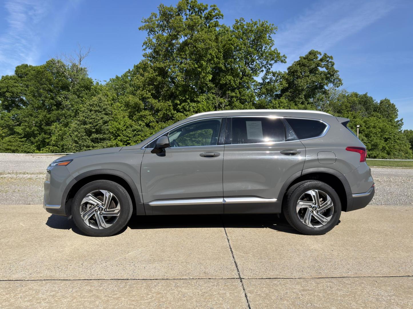 2021 GRAY /Black Hyundai Santa Fe SEL (5NMS24AJ4MH) with an 2.5L 4 Cyl. engine, Automatic transmission, located at 2990 Old Orchard Rd., Jackson, MO, 63755, 37.354214, -89.612106 - ** SALVAGE TITLE ** 2021 Hyundai Santa Fe SEL 1-Owner 93xxx miles Front Wheel Drive 2.5L 4 Cyl. Automatic Backup Camera Power Driver Seat Heated Seats Bluetooth Remote Start Cruise Power Windows/Locks/Mirrors We have financing available and we accept trades! Fill out a credit applicati - Photo#7