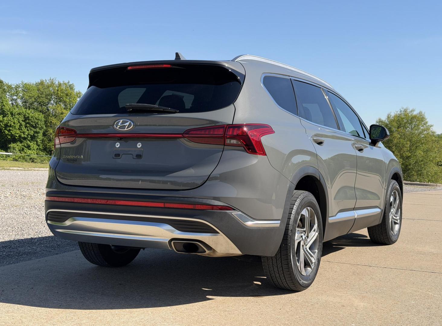 2021 GRAY /Black Hyundai Santa Fe SEL (5NMS24AJ4MH) with an 2.5L 4 Cyl. engine, Automatic transmission, located at 2990 Old Orchard Rd., Jackson, MO, 63755, 37.354214, -89.612106 - ** SALVAGE TITLE ** 2021 Hyundai Santa Fe SEL 1-Owner 93xxx miles Front Wheel Drive 2.5L 4 Cyl. Automatic Backup Camera Power Driver Seat Heated Seats Bluetooth Remote Start Cruise Power Windows/Locks/Mirrors We have financing available and we accept trades! Fill out a credit applicati - Photo#9