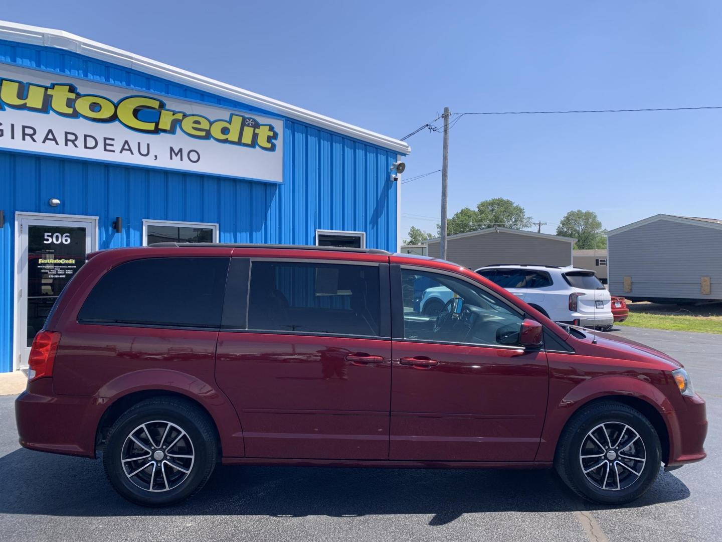 2017 MAROON /BLACK Dodge Grand Caravan GT (2C4RDGEG8HR) with an 3.6L V6 DOHC 24V engine, Automatic transmission, located at 506 S. Kingshighway, Cape Girardeau, MO, 63703, (573) 235-5000, 37.294991, -89.553635 - 2017 Dodge Grand Caravan GT 144,xxx miles Bluetooth Heated Leather Seats Heated Steering Wheel Front Wheel Drive Power Sliding Doors Backup Camera We have financing available and we accept trades! Fill out a credit application on our website or come by today! If you have any questions, gi - Photo#8