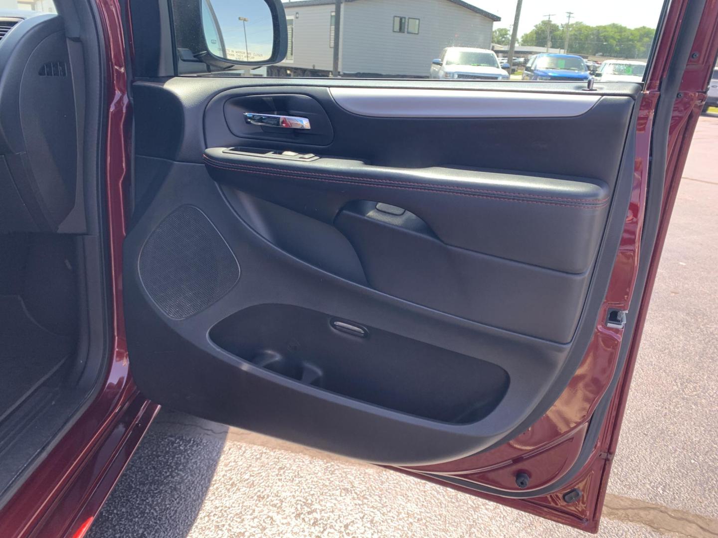 2017 MAROON /BLACK Dodge Grand Caravan GT (2C4RDGEG8HR) with an 3.6L V6 DOHC 24V engine, Automatic transmission, located at 506 S. Kingshighway, Cape Girardeau, MO, 63703, (573) 235-5000, 37.294991, -89.553635 - 2017 Dodge Grand Caravan GT 144,xxx miles Bluetooth Heated Leather Seats Heated Steering Wheel Front Wheel Drive Power Sliding Doors Backup Camera We have financing available and we accept trades! Fill out a credit application on our website or come by today! If you have any questions, gi - Photo#9