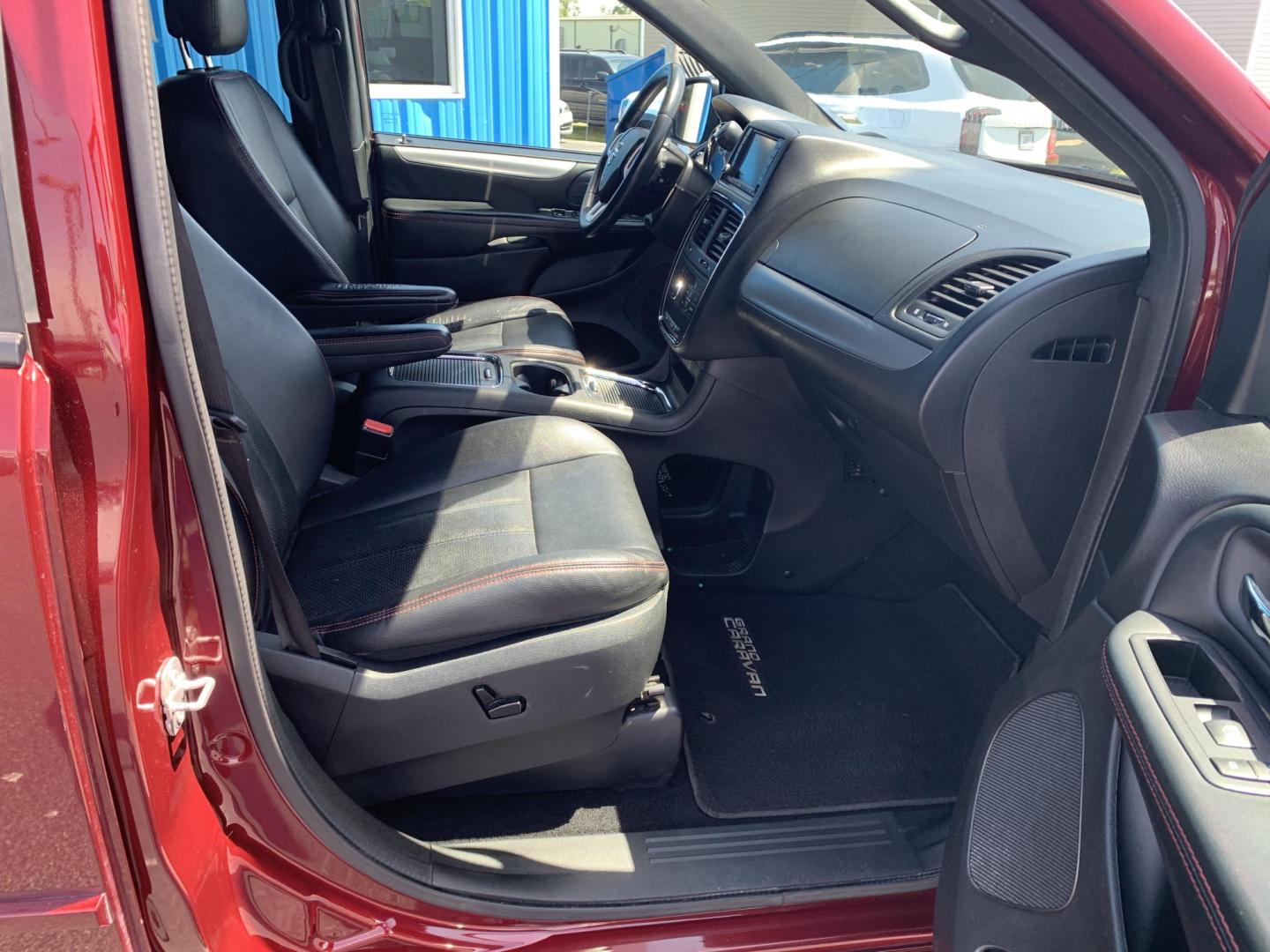 2017 MAROON /BLACK Dodge Grand Caravan GT (2C4RDGEG8HR) with an 3.6L V6 DOHC 24V engine, Automatic transmission, located at 506 S. Kingshighway, Cape Girardeau, MO, 63703, (573) 235-5000, 37.294991, -89.553635 - 2017 Dodge Grand Caravan GT 144,xxx miles Bluetooth Heated Leather Seats Heated Steering Wheel Front Wheel Drive Power Sliding Doors Backup Camera We have financing available and we accept trades! Fill out a credit application on our website or come by today! If you have any questions, gi - Photo#10