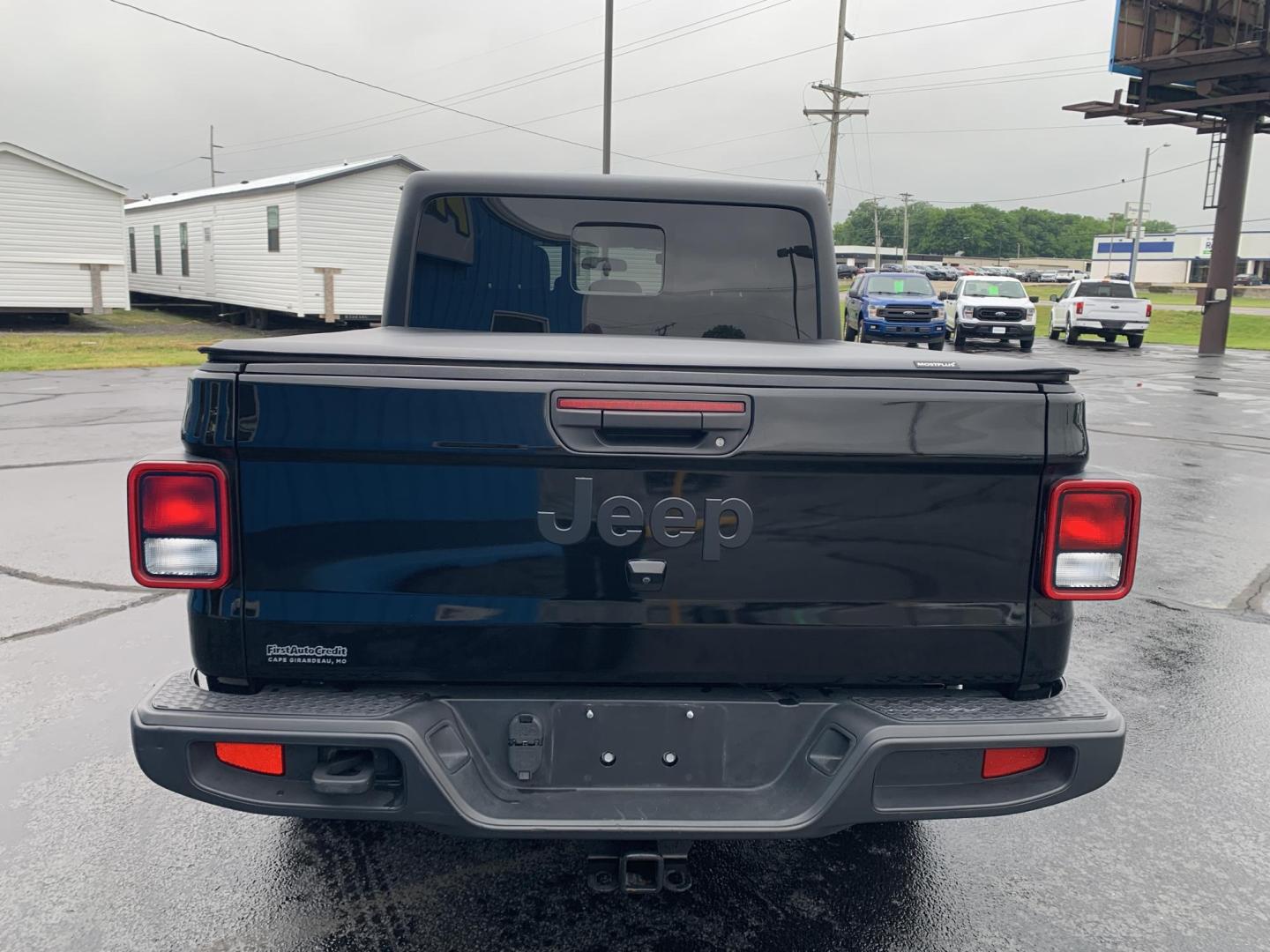2023 BLACK /BLACK Jeep Gladiator Sport (1C6HJTAG5PL) with an 3.6L V6 DOHC 24V engine, Automatic transmission, located at 506 S. Kingshighway, Cape Girardeau, MO, 63703, (573) 235-5000, 37.294991, -89.553635 - 2023 Jeep Gladiator Sport 63,xxx miles Power Windows Removable Hardtop Cruise Bluetooth Power Mirros Backup Cam Keyless Entry Remote Start We have financing available and we accept trades! Fill out a credit application on our website or come by today! If you have any questions, give us - Photo#6