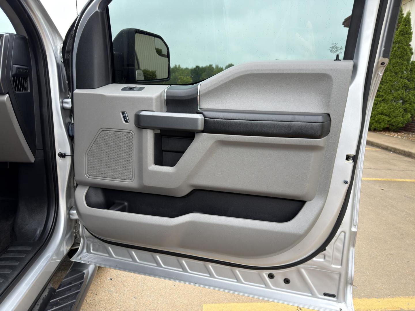 2017 SILVER /Gray Ford F-150 XLT SuperCrew 6.5-ft. Bed 4WD (1FTEW1EG5HF) with an 3.5L V6 TURBO engine, Automatic transmission, located at 2990 Old Orchard Rd., Jackson, MO, 63755, 37.354214, -89.612106 - 2017 Ford F-150 XLT 118xxx miles 4x4 3.5L V6 Automatic Backup Camera Bluetooth Remote Start Cruise Power Windows/Locks/Mirrors We have financing available and we accept trades! Fill out a credit application on our website or come by today! If you have any questions, give us a call at (573 - Photo#13