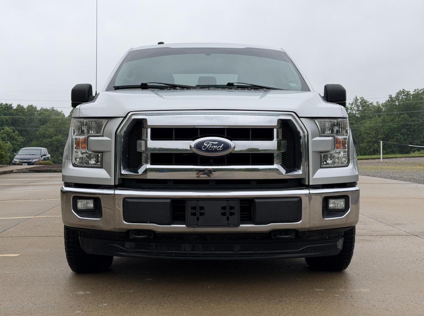2017 SILVER /Gray Ford F-150 XLT SuperCrew 6.5-ft. Bed 4WD (1FTEW1EG5HF) with an 3.5L V6 TURBO engine, Automatic transmission, located at 2990 Old Orchard Rd., Jackson, MO, 63755, 37.354214, -89.612106 - 2017 Ford F-150 XLT 118xxx miles 4x4 3.5L V6 Automatic Backup Camera Bluetooth Remote Start Cruise Power Windows/Locks/Mirrors We have financing available and we accept trades! Fill out a credit application on our website or come by today! If you have any questions, give us a call at (573 - Photo#10