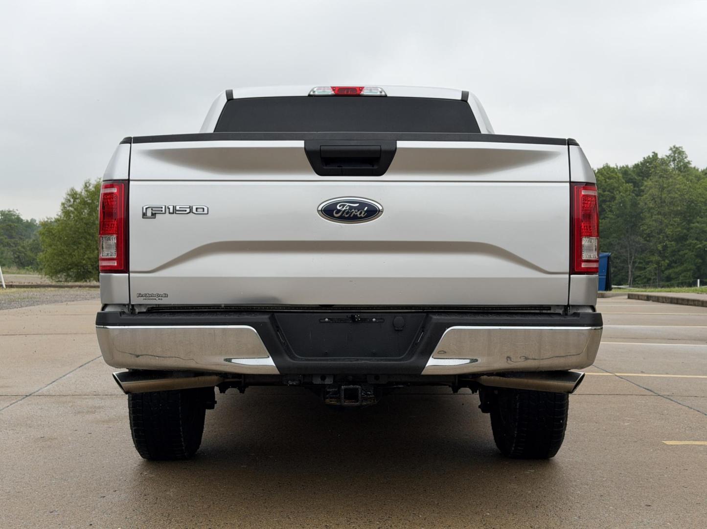 2017 SILVER /Gray Ford F-150 XLT SuperCrew 6.5-ft. Bed 4WD (1FTEW1EG5HF) with an 3.5L V6 TURBO engine, Automatic transmission, located at 2990 Old Orchard Rd., Jackson, MO, 63755, 37.354214, -89.612106 - 2017 Ford F-150 XLT 118xxx miles 4x4 3.5L V6 Automatic Backup Camera Bluetooth Remote Start Cruise Power Windows/Locks/Mirrors We have financing available and we accept trades! Fill out a credit application on our website or come by today! If you have any questions, give us a call at (573 - Photo#9