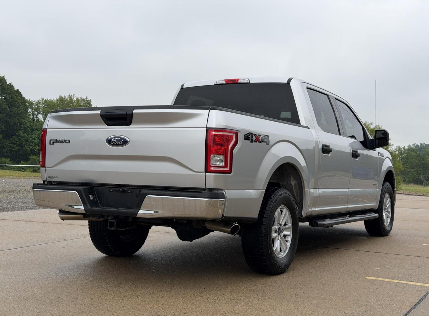 2017 SILVER /Gray Ford F-150 XLT SuperCrew 6.5-ft. Bed 4WD (1FTEW1EG5HF) with an 3.5L V6 TURBO engine, Automatic transmission, located at 2990 Old Orchard Rd., Jackson, MO, 63755, 37.354214, -89.612106 - 2017 Ford F-150 XLT 118xxx miles 4x4 3.5L V6 Automatic Backup Camera Bluetooth Remote Start Cruise Power Windows/Locks/Mirrors We have financing available and we accept trades! Fill out a credit application on our website or come by today! If you have any questions, give us a call at (573 - Photo#7