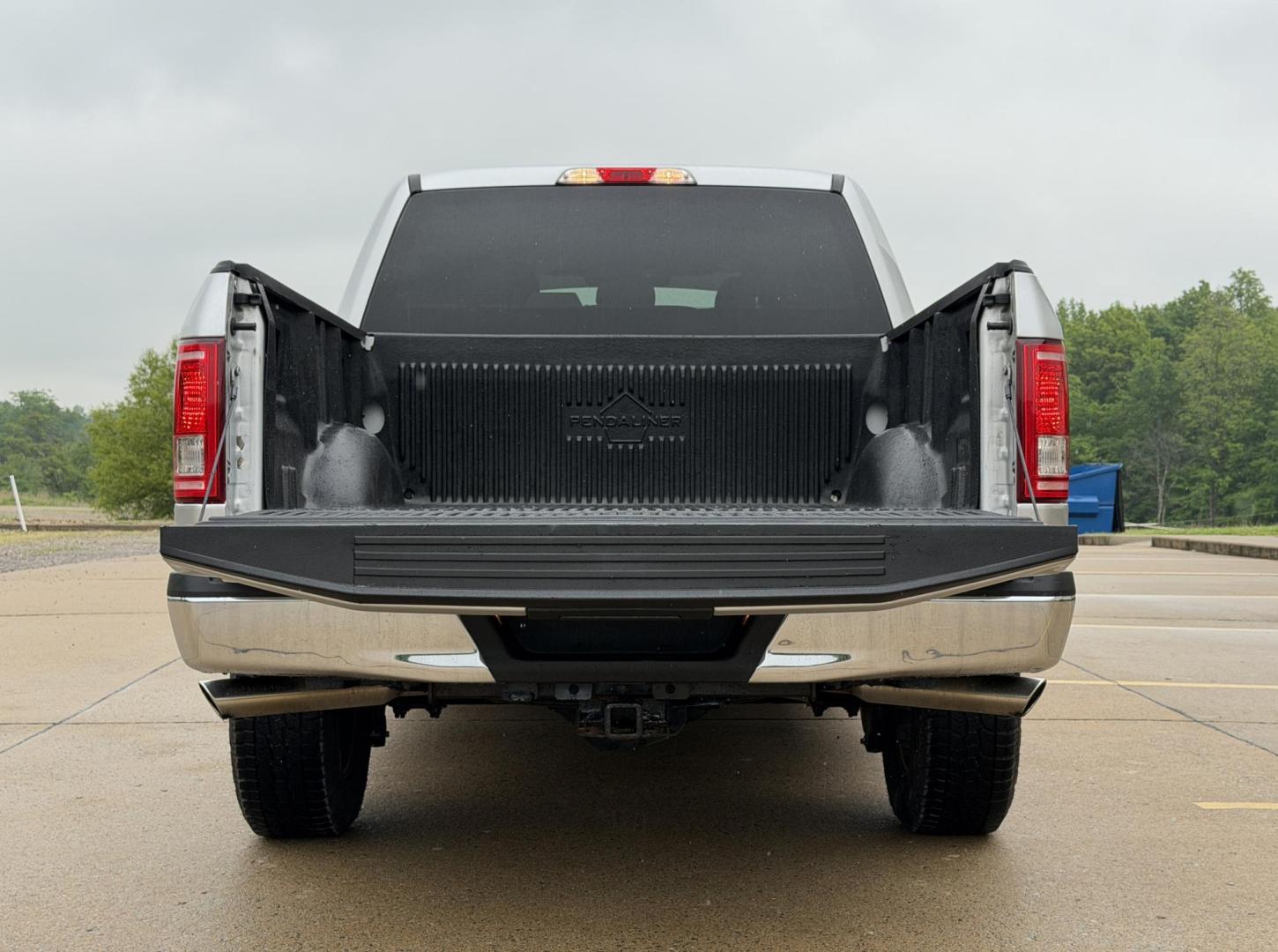 2017 SILVER /Gray Ford F-150 XLT SuperCrew 6.5-ft. Bed 4WD (1FTEW1EG5HF) with an 3.5L V6 TURBO engine, Automatic transmission, located at 2990 Old Orchard Rd., Jackson, MO, 63755, 37.354214, -89.612106 - 2017 Ford F-150 XLT 118xxx miles 4x4 3.5L V6 Automatic Backup Camera Bluetooth Remote Start Cruise Power Windows/Locks/Mirrors We have financing available and we accept trades! Fill out a credit application on our website or come by today! If you have any questions, give us a call at (573 - Photo#17