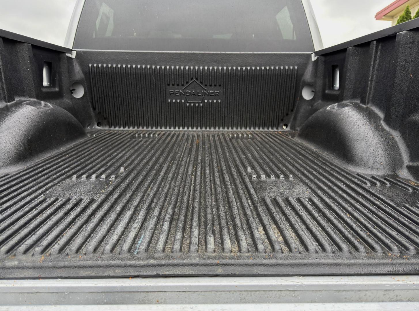 2017 SILVER /Gray Ford F-150 XLT SuperCrew 6.5-ft. Bed 4WD (1FTEW1EG5HF) with an 3.5L V6 TURBO engine, Automatic transmission, located at 2990 Old Orchard Rd., Jackson, MO, 63755, 37.354214, -89.612106 - 2017 Ford F-150 XLT 118xxx miles 4x4 3.5L V6 Automatic Backup Camera Bluetooth Remote Start Cruise Power Windows/Locks/Mirrors We have financing available and we accept trades! Fill out a credit application on our website or come by today! If you have any questions, give us a call at (573 - Photo#18