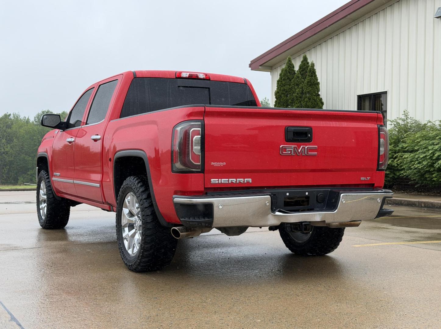 2017 RED /Tan GMC Sierra 1500 SLT Crew Cab 4WD (3GTU2NEC3HG) with an 5.3L V8 engine, Automatic transmission, located at 2990 Old Orchard Rd., Jackson, MO, 63755, 37.354214, -89.612106 - 2017 GMC Sierra 1500 SLT 160xxx miles 4x4 5.3L V8 Automatic Leather Navigation Power/Heated Seats Heated Steering Wheel Backup Camera Bluetooth Remote Start Cruise Power Windows/Locks/Mirrors We have financing available and we accept trades! Fill out a credit application on our website - Photo#11