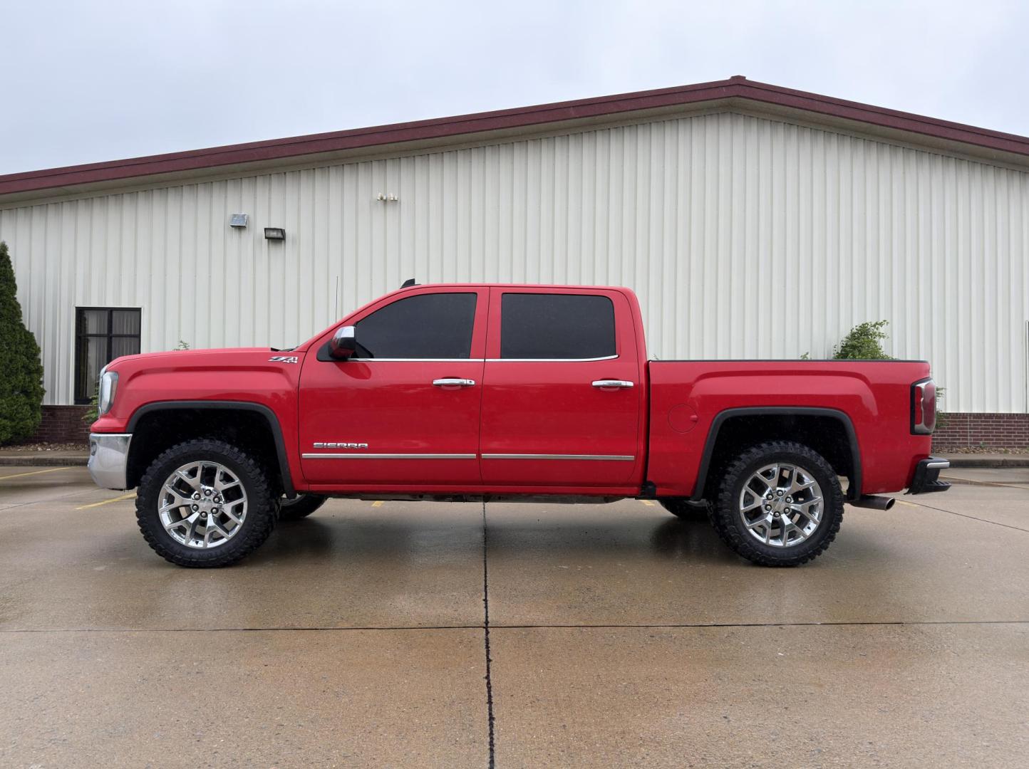 2017 RED /Tan GMC Sierra 1500 SLT Crew Cab 4WD (3GTU2NEC3HG) with an 5.3L V8 engine, Automatic transmission, located at 2990 Old Orchard Rd., Jackson, MO, 63755, 37.354214, -89.612106 - 2017 GMC Sierra 1500 SLT 160xxx miles 4x4 5.3L V8 Automatic Leather Navigation Power/Heated Seats Heated Steering Wheel Backup Camera Bluetooth Remote Start Cruise Power Windows/Locks/Mirrors We have financing available and we accept trades! Fill out a credit application on our website - Photo#8
