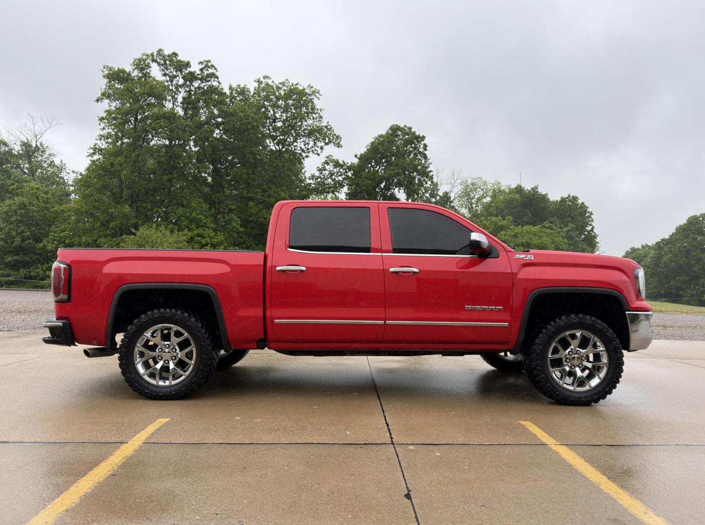 2017 RED /Tan GMC Sierra 1500 SLT Crew Cab 4WD (3GTU2NEC3HG) with an 5.3L V8 engine, Automatic transmission, located at 2990 Old Orchard Rd., Jackson, MO, 63755, 37.354214, -89.612106 - 2017 GMC Sierra 1500 SLT 160xxx miles 4x4 5.3L V8 Automatic Leather Navigation Power/Heated Seats Heated Steering Wheel Backup Camera Bluetooth Remote Start Cruise Power Windows/Locks/Mirrors We have financing available and we accept trades! Fill out a credit application on our website - Photo#9