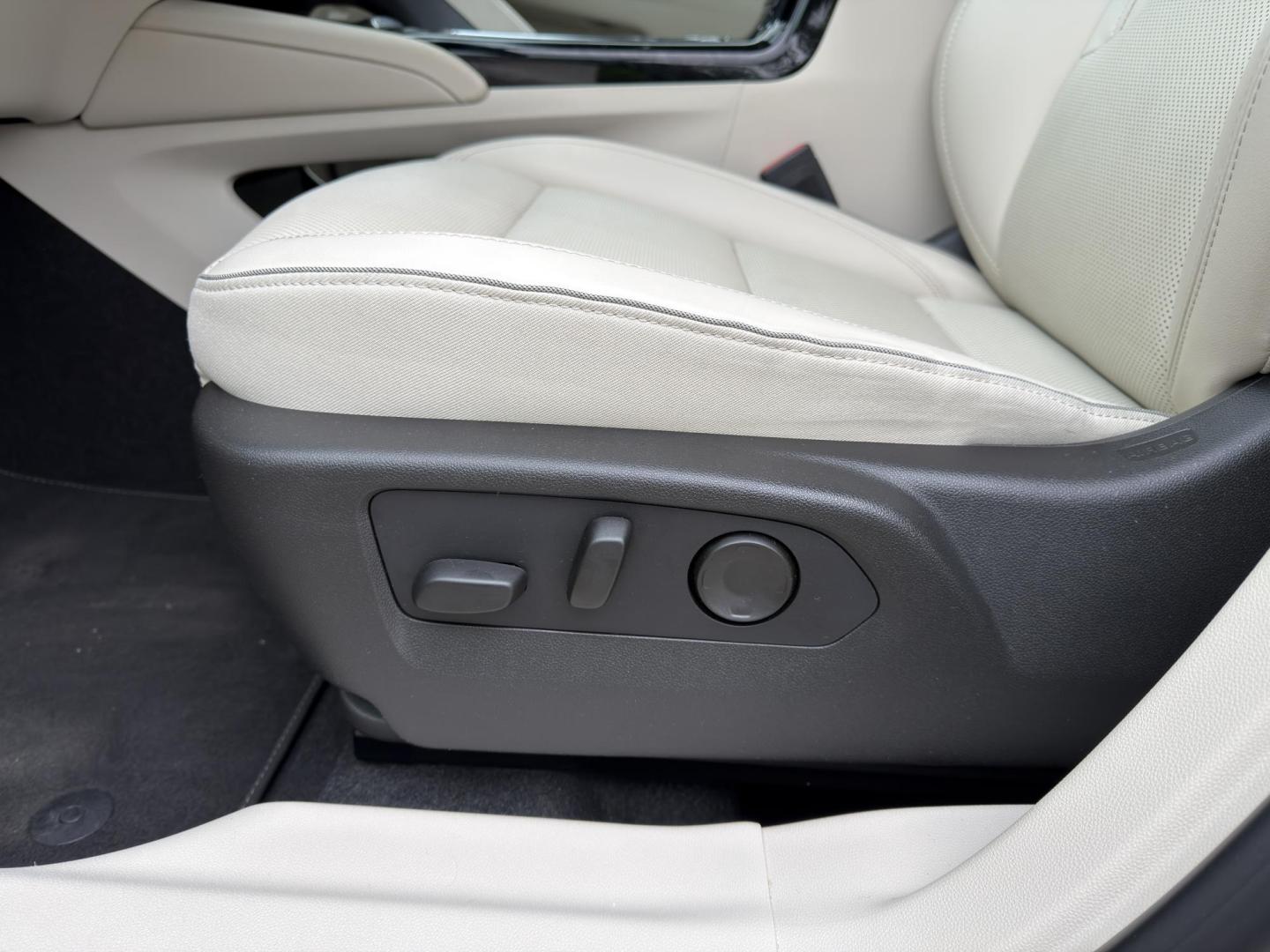 2022 GRAY /Tan Buick Envision Essense (LRBFZNR49ND) with an 2.0L 4 Cyl. TURBO engine, Automatic transmission, located at 2990 Old Orchard Rd., Jackson, MO, 63755, 37.354214, -89.612106 - 2022 Buick Envision Essence 1-Owner 42xxx miles Front Wheel Drive 2.0L 4 Cyl. Automatic Leather Backup Camera Power/Heated Seats Heated Steering Wheel Sunroof Bluetooth Remote Start Cruise Power Windows/Locks/Mirrors We have financing available and we accept trades! Fill out a credit - Photo#5