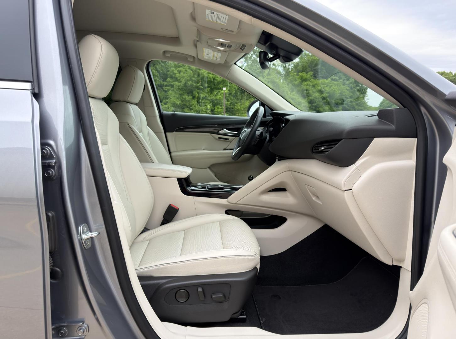 2022 GRAY /Tan Buick Envision Essense (LRBFZNR49ND) with an 2.0L 4 Cyl. TURBO engine, Automatic transmission, located at 2990 Old Orchard Rd., Jackson, MO, 63755, 37.354214, -89.612106 - 2022 Buick Envision Essence 1-Owner 42xxx miles Front Wheel Drive 2.0L 4 Cyl. Automatic Leather Backup Camera Power/Heated Seats Heated Steering Wheel Sunroof Bluetooth Remote Start Cruise Power Windows/Locks/Mirrors We have financing available and we accept trades! Fill out a credit - Photo#17
