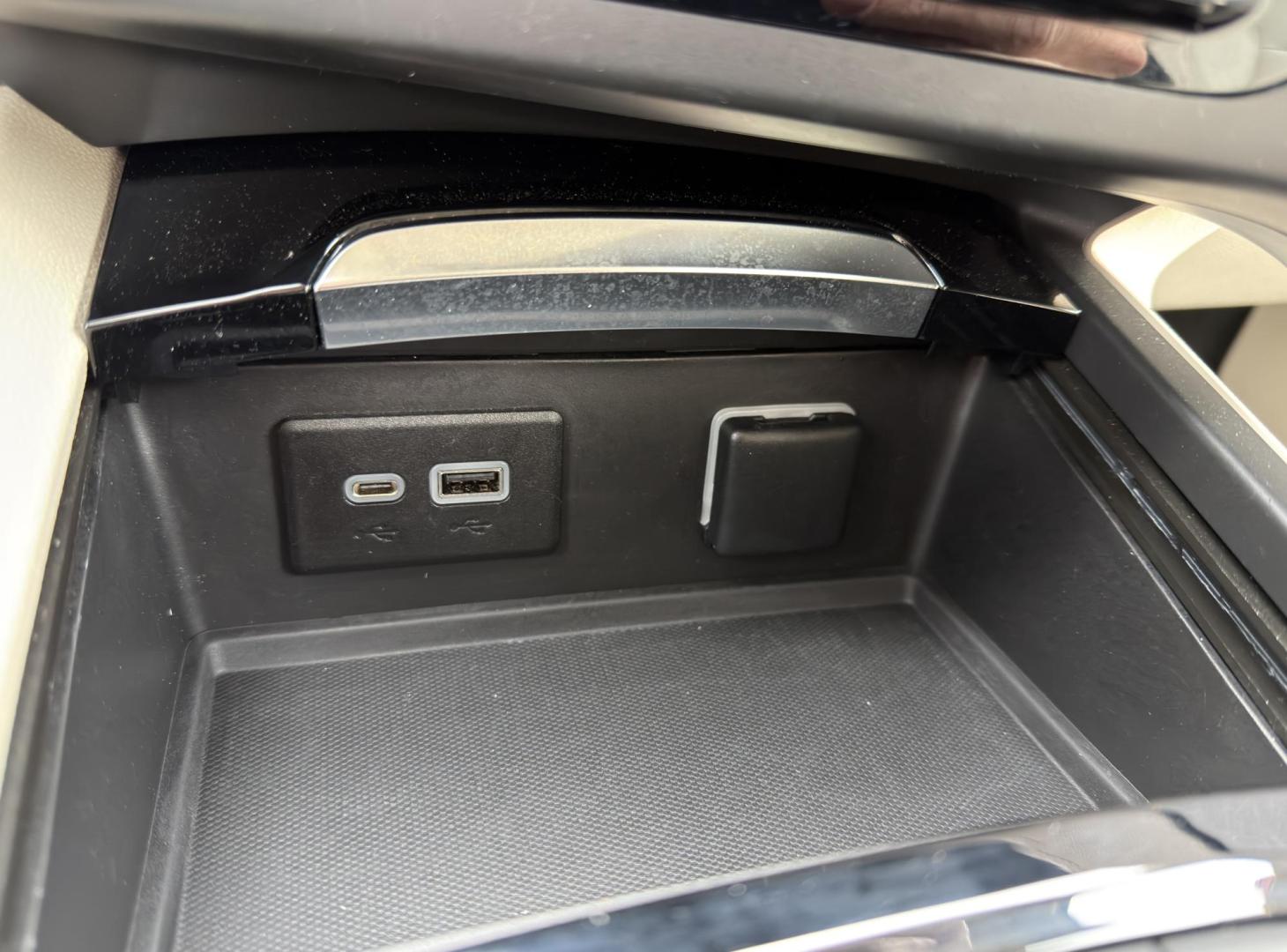 2022 GRAY /Tan Buick Envision Essense (LRBFZNR49ND) with an 2.0L 4 Cyl. TURBO engine, Automatic transmission, located at 2990 Old Orchard Rd., Jackson, MO, 63755, 37.354214, -89.612106 - 2022 Buick Envision Essence 1-Owner 42xxx miles Front Wheel Drive 2.0L 4 Cyl. Automatic Leather Backup Camera Power/Heated Seats Heated Steering Wheel Sunroof Bluetooth Remote Start Cruise Power Windows/Locks/Mirrors We have financing available and we accept trades! Fill out a credit - Photo#31
