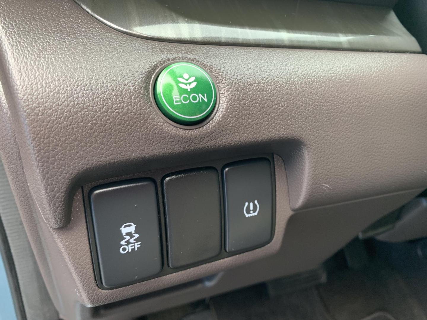 2014 GREEN /TAN Honda CR-V EX-L 4WD (2HKRM4H75EH) with an 2.4L L4 DOHC 16V engine, 5-Speed Automatic transmission, located at 506 S. Kingshighway, Cape Girardeau, MO, 63703, (573) 235-5000, 37.294991, -89.553635 - 2014 Honda CR-V EX-L AWD 76,xxx miles Heated Seats Sunroof Power Seat All Wheel Drive Keyless Entry Power Windows/Locks/Mirrors We have financing available and we accept trades! Fill out a credit application on our website or come by today! If you have any questions, give us a call at (57 - Photo#20