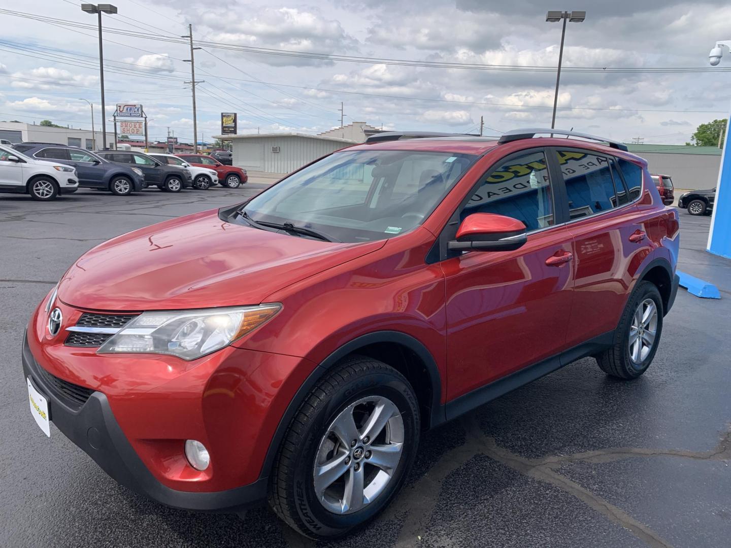 2015 RED /BLACK Toyota RAV4 XLE FWD (2T3WFREV0FW) with an 2.5L L4 DOHC 16V engine, Automatic transmission, located at 506 S. Kingshighway, Cape Girardeau, MO, 63703, (573) 235-5000, 37.294991, -89.553635 - 2015 Toyota RAV4 XLE 124,xxx miles Sunroof Backup Cam Bluetooth Front Wheel Drive Keyless Entry Power Windows/Locks/Mirrors We have financing available and we accept trades! Fill out a credit application on our website or come by today! If you have any questions, give us a call at (573) 2 - Photo#3
