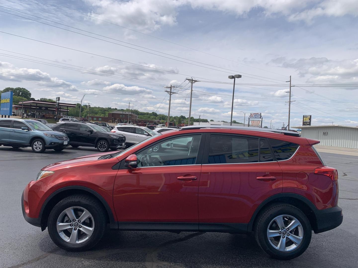 2015 RED /BLACK Toyota RAV4 XLE FWD (2T3WFREV0FW) with an 2.5L L4 DOHC 16V engine, Automatic transmission, located at 506 S. Kingshighway, Cape Girardeau, MO, 63703, (573) 235-5000, 37.294991, -89.553635 - 2015 Toyota RAV4 XLE 124,xxx miles Sunroof Backup Cam Bluetooth Front Wheel Drive Keyless Entry Power Windows/Locks/Mirrors We have financing available and we accept trades! Fill out a credit application on our website or come by today! If you have any questions, give us a call at (573) 2 - Photo#4
