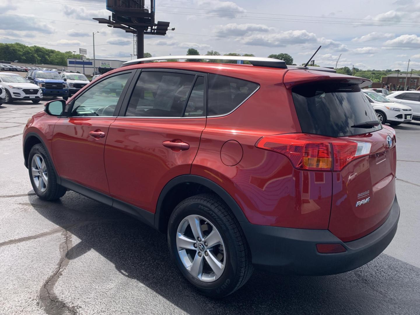 2015 RED /BLACK Toyota RAV4 XLE FWD (2T3WFREV0FW) with an 2.5L L4 DOHC 16V engine, Automatic transmission, located at 506 S. Kingshighway, Cape Girardeau, MO, 63703, (573) 235-5000, 37.294991, -89.553635 - 2015 Toyota RAV4 XLE 124,xxx miles Sunroof Backup Cam Bluetooth Front Wheel Drive Keyless Entry Power Windows/Locks/Mirrors We have financing available and we accept trades! Fill out a credit application on our website or come by today! If you have any questions, give us a call at (573) 2 - Photo#5