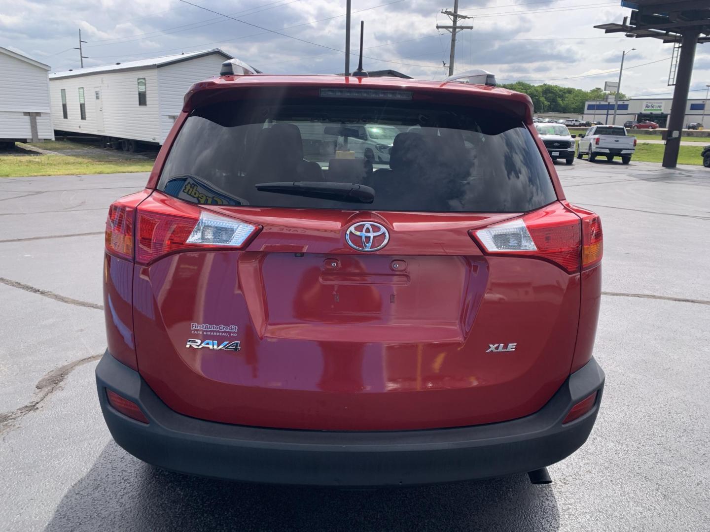 2015 RED /BLACK Toyota RAV4 XLE FWD (2T3WFREV0FW) with an 2.5L L4 DOHC 16V engine, Automatic transmission, located at 506 S. Kingshighway, Cape Girardeau, MO, 63703, (573) 235-5000, 37.294991, -89.553635 - 2015 Toyota RAV4 XLE 124,xxx miles Sunroof Backup Cam Bluetooth Front Wheel Drive Keyless Entry Power Windows/Locks/Mirrors We have financing available and we accept trades! Fill out a credit application on our website or come by today! If you have any questions, give us a call at (573) 2 - Photo#6