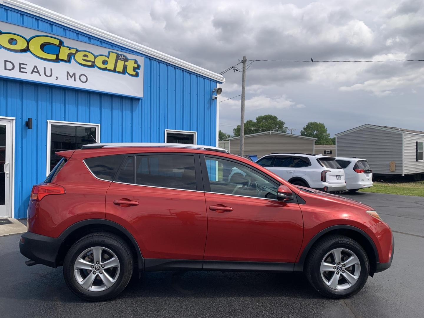 2015 RED /BLACK Toyota RAV4 XLE FWD (2T3WFREV0FW) with an 2.5L L4 DOHC 16V engine, Automatic transmission, located at 506 S. Kingshighway, Cape Girardeau, MO, 63703, (573) 235-5000, 37.294991, -89.553635 - 2015 Toyota RAV4 XLE 124,xxx miles Sunroof Backup Cam Bluetooth Front Wheel Drive Keyless Entry Power Windows/Locks/Mirrors We have financing available and we accept trades! Fill out a credit application on our website or come by today! If you have any questions, give us a call at (573) 2 - Photo#9