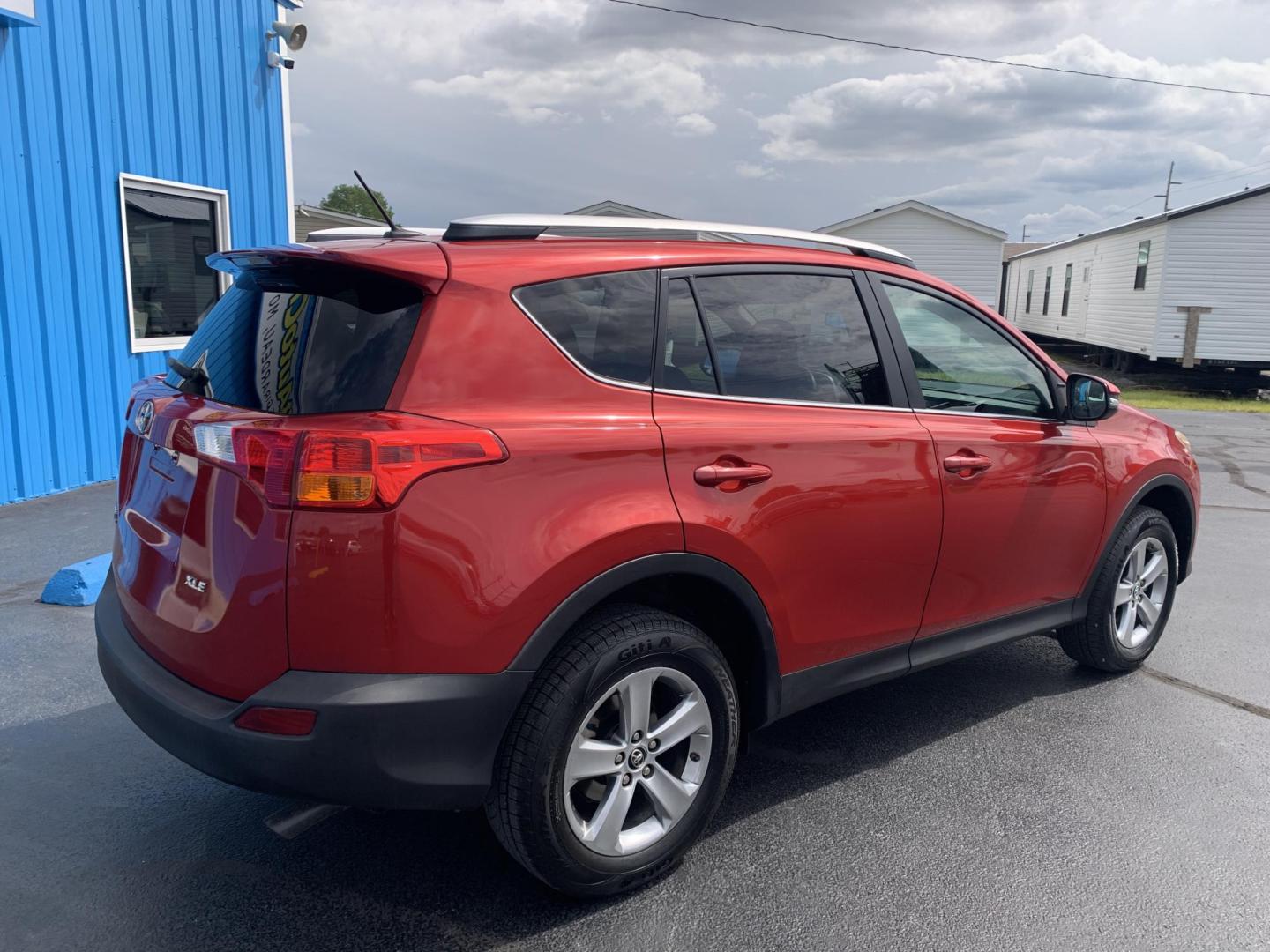 2015 RED /BLACK Toyota RAV4 XLE FWD (2T3WFREV0FW) with an 2.5L L4 DOHC 16V engine, Automatic transmission, located at 506 S. Kingshighway, Cape Girardeau, MO, 63703, (573) 235-5000, 37.294991, -89.553635 - 2015 Toyota RAV4 XLE 124,xxx miles Sunroof Backup Cam Bluetooth Front Wheel Drive Keyless Entry Power Windows/Locks/Mirrors We have financing available and we accept trades! Fill out a credit application on our website or come by today! If you have any questions, give us a call at (573) 2 - Photo#8