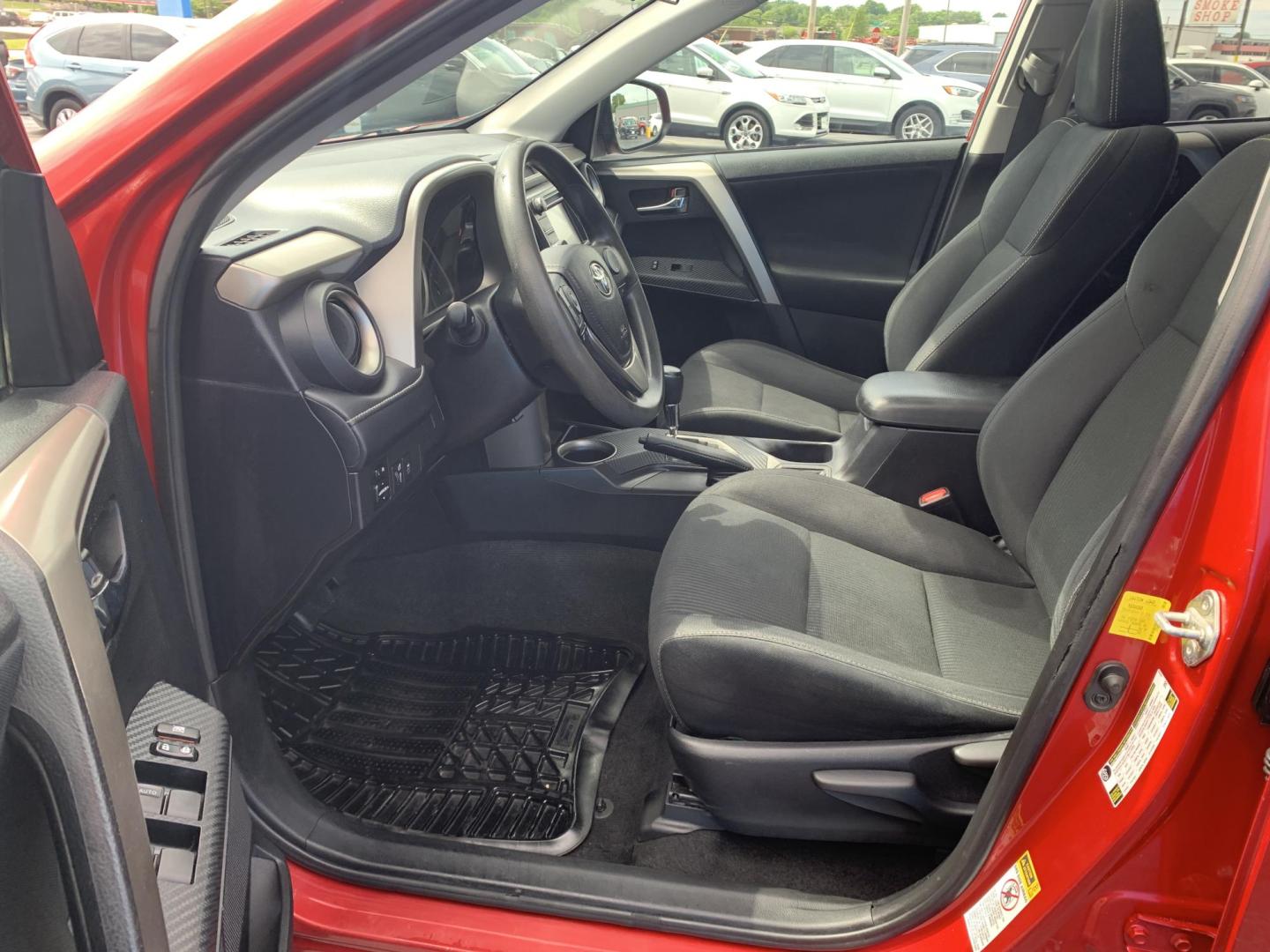 2015 RED /BLACK Toyota RAV4 XLE FWD (2T3WFREV0FW) with an 2.5L L4 DOHC 16V engine, Automatic transmission, located at 506 S. Kingshighway, Cape Girardeau, MO, 63703, (573) 235-5000, 37.294991, -89.553635 - 2015 Toyota RAV4 XLE 124,xxx miles Sunroof Backup Cam Bluetooth Front Wheel Drive Keyless Entry Power Windows/Locks/Mirrors We have financing available and we accept trades! Fill out a credit application on our website or come by today! If you have any questions, give us a call at (573) 2 - Photo#18