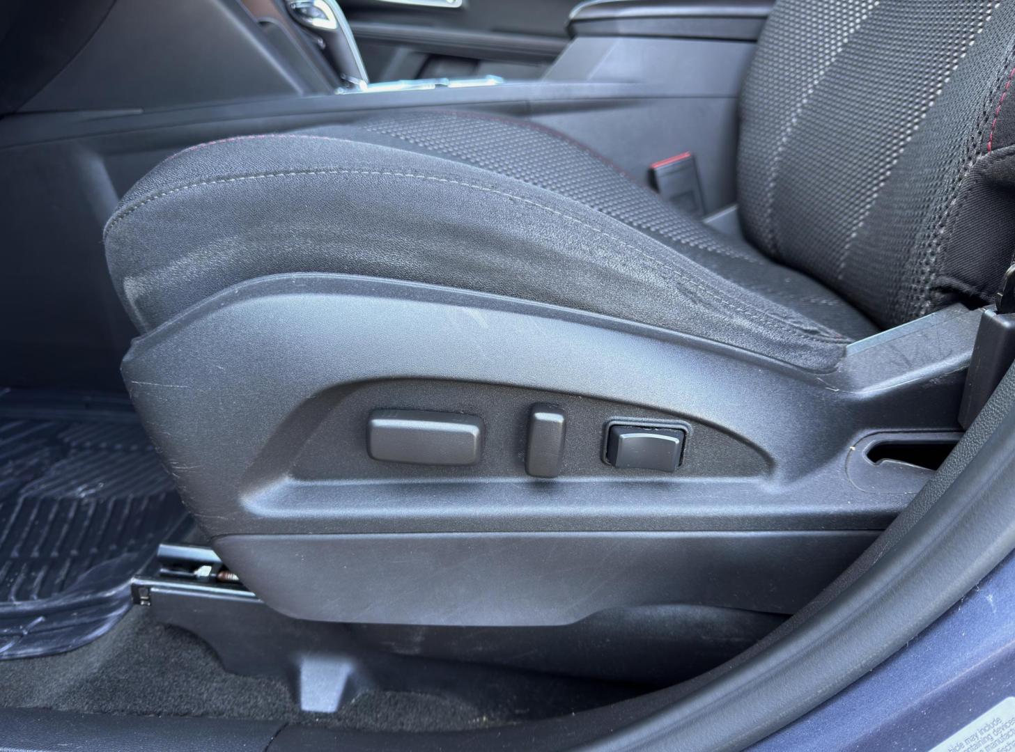 2013 BLUE /Black Chevrolet Equinox 2LT 2WD (2GNALPEKXD6) with an 2.4L 4 Cyl. engine, Automatic transmission, located at 2990 Old Orchard Rd., Jackson, MO, 63755, 37.354214, -89.612106 - 2013 Chevrolet Equinox LT 105xxx miles Front Wheel Drive 2.4L 4 Cyl. Automatic Backup Camera Power Driver Seat Heated Seats Bluetooth Remote Start Cruise Power Windows/Locks/Mirrors We have financing available and we accept trades! Fill out a credit application on our website or come by - Photo#4