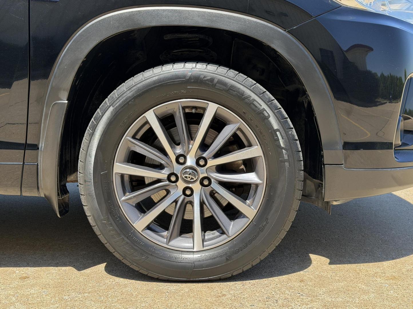 2018 BLACK /Gray Toyota Highlander XLE AWD V6 (5TDJZRFH0JS) with an 3.5L V6 engine, Automatic transmission, located at 2990 Old Orchard Rd., Jackson, MO, 63755, 37.354214, -89.612106 - 2018 Toyota Highlander XLE 1-Owner 195xxx miles All Wheel Drive 3.5L V6 Automatic Leather 3rd Row Navigation Power/Heated Seats Backup Camera Sunroof Bluetooth Cruise Power Windows/Locks/Mirrors We have financing available and we accept trades! Fill out a credit application on our web - Photo#45