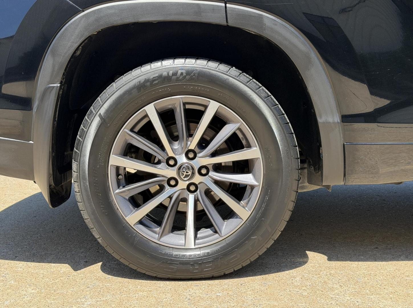 2018 BLACK /Gray Toyota Highlander XLE AWD V6 (5TDJZRFH0JS) with an 3.5L V6 engine, Automatic transmission, located at 2990 Old Orchard Rd., Jackson, MO, 63755, 37.354214, -89.612106 - 2018 Toyota Highlander XLE 1-Owner 195xxx miles All Wheel Drive 3.5L V6 Automatic Leather 3rd Row Navigation Power/Heated Seats Backup Camera Sunroof Bluetooth Cruise Power Windows/Locks/Mirrors We have financing available and we accept trades! Fill out a credit application on our web - Photo#44