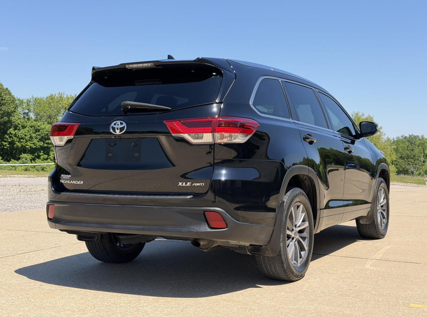 2018 BLACK /Gray Toyota Highlander XLE AWD V6 (5TDJZRFH0JS) with an 3.5L V6 engine, Automatic transmission, located at 2990 Old Orchard Rd., Jackson, MO, 63755, 37.354214, -89.612106 - 2018 Toyota Highlander XLE 1-Owner 195xxx miles All Wheel Drive 3.5L V6 Automatic Leather 3rd Row Navigation Power/Heated Seats Backup Camera Sunroof Bluetooth Cruise Power Windows/Locks/Mirrors We have financing available and we accept trades! Fill out a credit application on our web - Photo#10