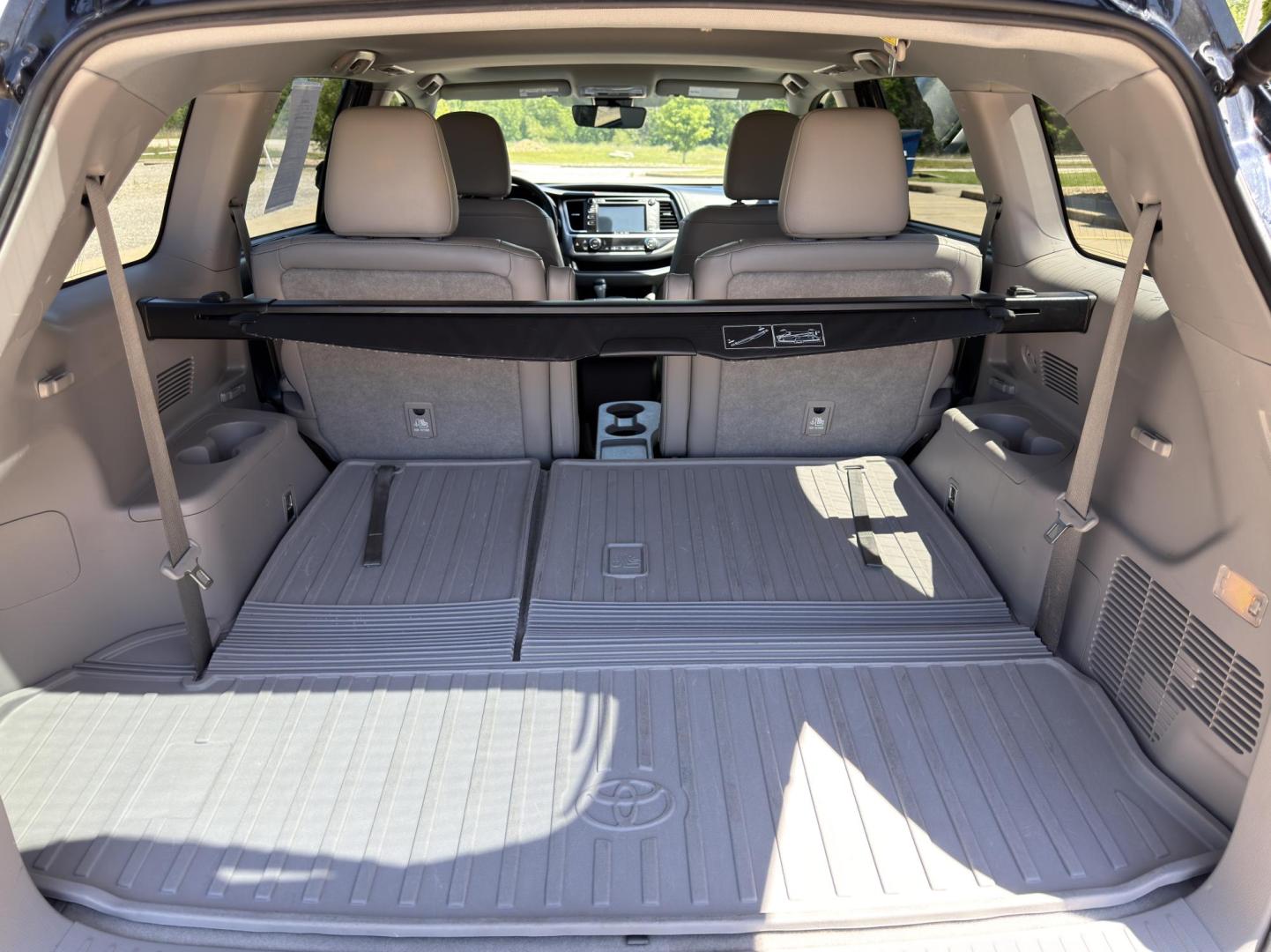 2018 BLACK /Gray Toyota Highlander XLE AWD V6 (5TDJZRFH0JS) with an 3.5L V6 engine, Automatic transmission, located at 2990 Old Orchard Rd., Jackson, MO, 63755, 37.354214, -89.612106 - 2018 Toyota Highlander XLE 1-Owner 195xxx miles All Wheel Drive 3.5L V6 Automatic Leather 3rd Row Navigation Power/Heated Seats Backup Camera Sunroof Bluetooth Cruise Power Windows/Locks/Mirrors We have financing available and we accept trades! Fill out a credit application on our web - Photo#22