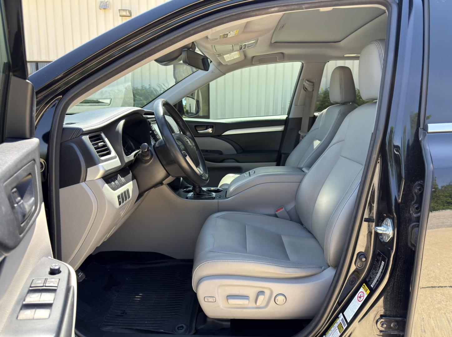 2018 BLACK /Gray Toyota Highlander XLE AWD V6 (5TDJZRFH0JS) with an 3.5L V6 engine, Automatic transmission, located at 2990 Old Orchard Rd., Jackson, MO, 63755, 37.354214, -89.612106 - 2018 Toyota Highlander XLE 1-Owner 195xxx miles All Wheel Drive 3.5L V6 Automatic Leather 3rd Row Navigation Power/Heated Seats Backup Camera Sunroof Bluetooth Cruise Power Windows/Locks/Mirrors We have financing available and we accept trades! Fill out a credit application on our web - Photo#15