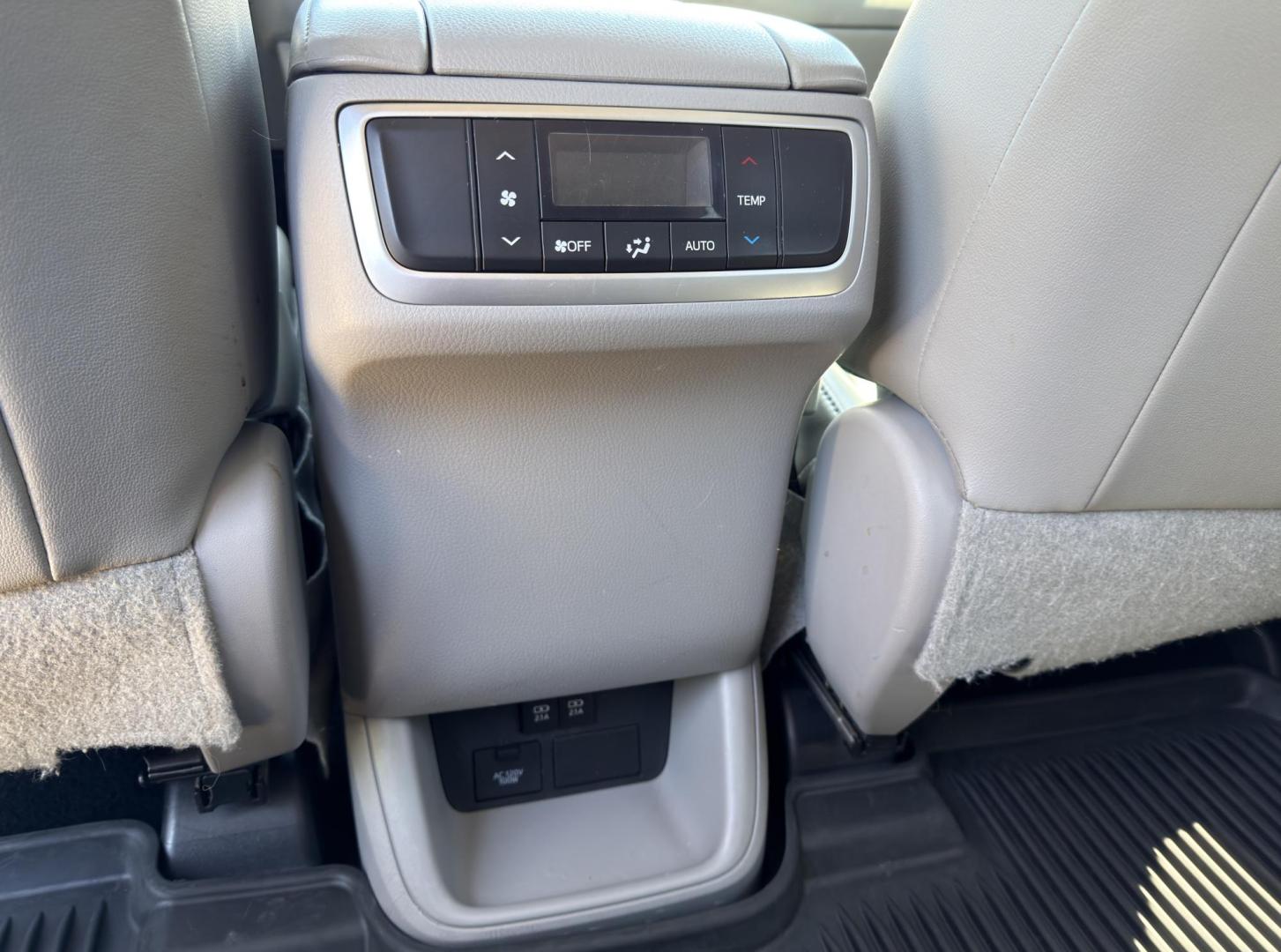 2018 BLACK /Gray Toyota Highlander XLE AWD V6 (5TDJZRFH0JS) with an 3.5L V6 engine, Automatic transmission, located at 2990 Old Orchard Rd., Jackson, MO, 63755, 37.354214, -89.612106 - 2018 Toyota Highlander XLE 1-Owner 195xxx miles All Wheel Drive 3.5L V6 Automatic Leather 3rd Row Navigation Power/Heated Seats Backup Camera Sunroof Bluetooth Cruise Power Windows/Locks/Mirrors We have financing available and we accept trades! Fill out a credit application on our web - Photo#37