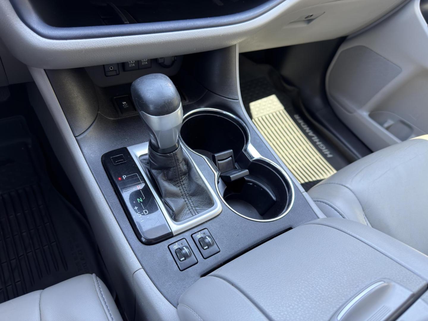 2018 BLACK /Gray Toyota Highlander XLE AWD V6 (5TDJZRFH0JS) with an 3.5L V6 engine, Automatic transmission, located at 2990 Old Orchard Rd., Jackson, MO, 63755, 37.354214, -89.612106 - 2018 Toyota Highlander XLE 1-Owner 195xxx miles All Wheel Drive 3.5L V6 Automatic Leather 3rd Row Navigation Power/Heated Seats Backup Camera Sunroof Bluetooth Cruise Power Windows/Locks/Mirrors We have financing available and we accept trades! Fill out a credit application on our web - Photo#30