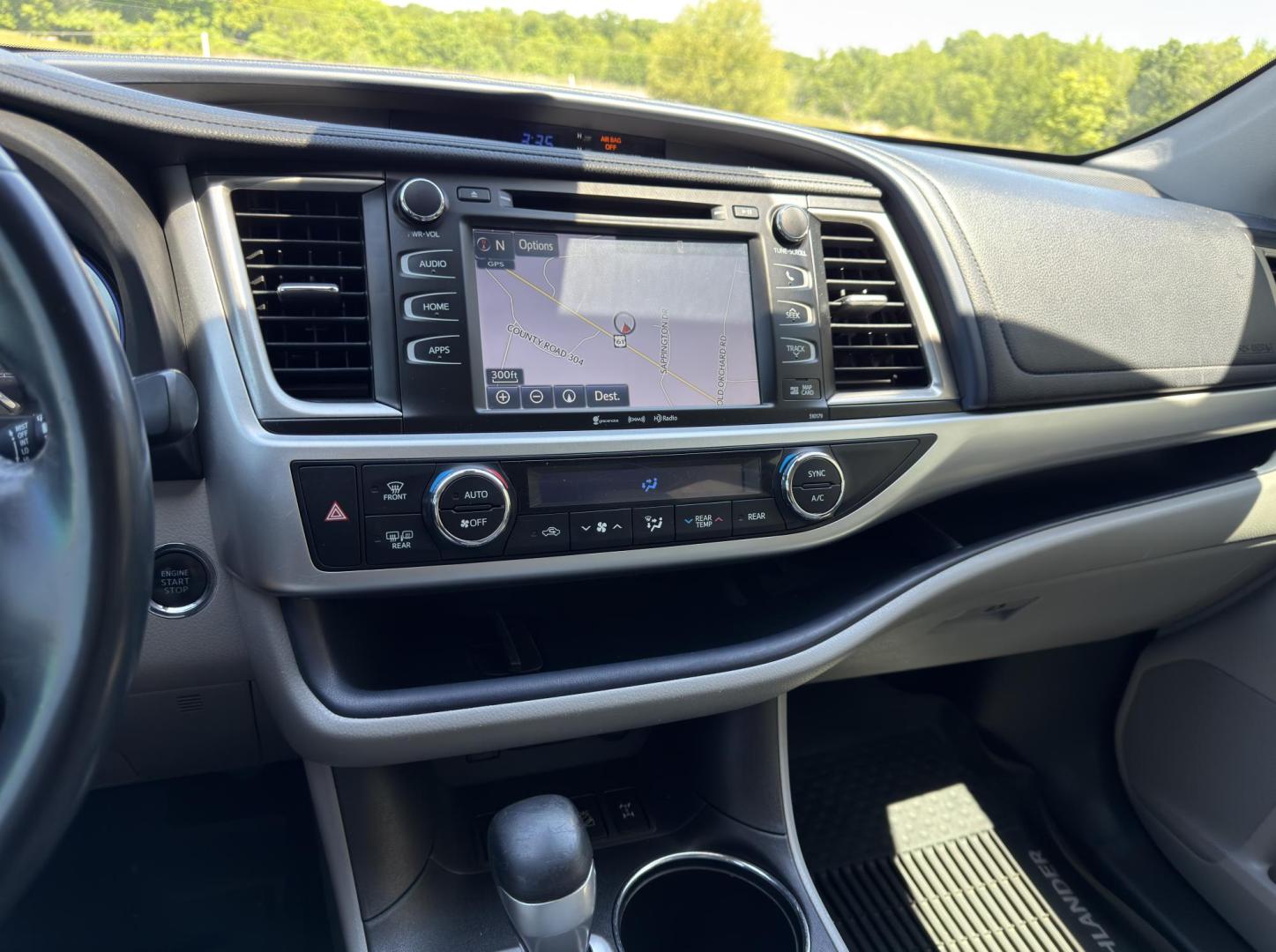 2018 BLACK /Gray Toyota Highlander XLE AWD V6 (5TDJZRFH0JS) with an 3.5L V6 engine, Automatic transmission, located at 2990 Old Orchard Rd., Jackson, MO, 63755, 37.354214, -89.612106 - 2018 Toyota Highlander XLE 1-Owner 195xxx miles All Wheel Drive 3.5L V6 Automatic Leather 3rd Row Navigation Power/Heated Seats Backup Camera Sunroof Bluetooth Cruise Power Windows/Locks/Mirrors We have financing available and we accept trades! Fill out a credit application on our web - Photo#31