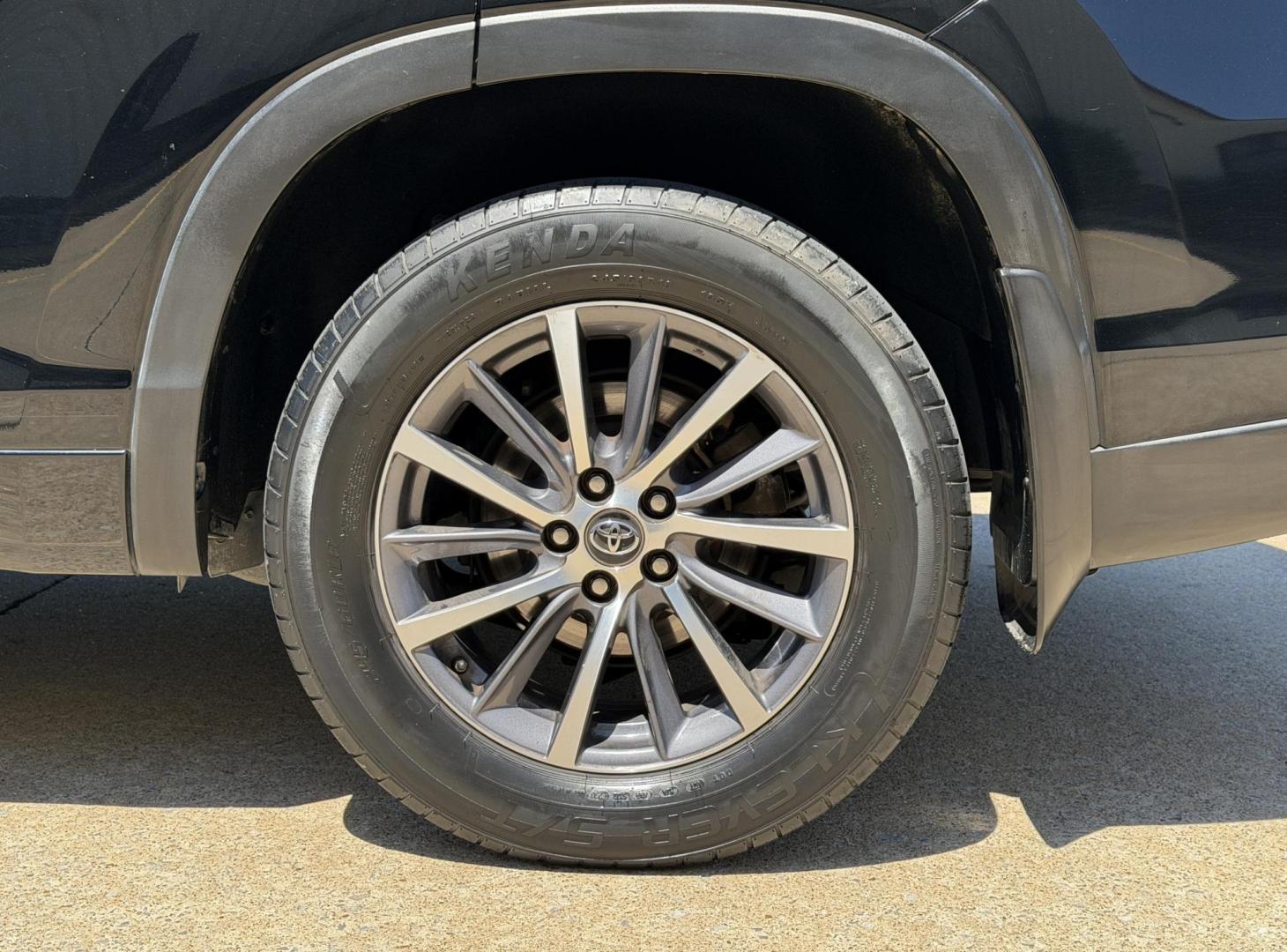 2018 BLACK /Gray Toyota Highlander XLE AWD V6 (5TDJZRFH0JS) with an 3.5L V6 engine, Automatic transmission, located at 2990 Old Orchard Rd., Jackson, MO, 63755, 37.354214, -89.612106 - 2018 Toyota Highlander XLE 1-Owner 195xxx miles All Wheel Drive 3.5L V6 Automatic Leather 3rd Row Navigation Power/Heated Seats Backup Camera Sunroof Bluetooth Cruise Power Windows/Locks/Mirrors We have financing available and we accept trades! Fill out a credit application on our web - Photo#43