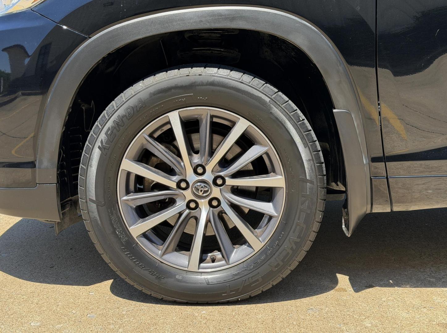 2018 BLACK /Gray Toyota Highlander XLE AWD V6 (5TDJZRFH0JS) with an 3.5L V6 engine, Automatic transmission, located at 2990 Old Orchard Rd., Jackson, MO, 63755, 37.354214, -89.612106 - 2018 Toyota Highlander XLE 1-Owner 195xxx miles All Wheel Drive 3.5L V6 Automatic Leather 3rd Row Navigation Power/Heated Seats Backup Camera Sunroof Bluetooth Cruise Power Windows/Locks/Mirrors We have financing available and we accept trades! Fill out a credit application on our web - Photo#42