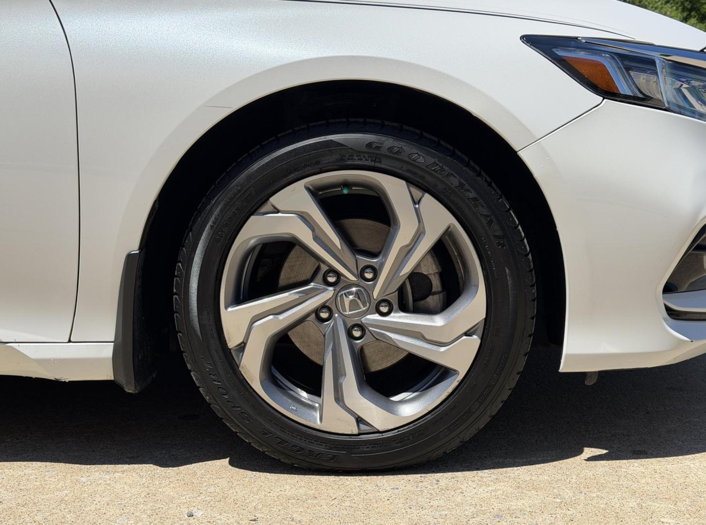 2018 WHITE /Tan Honda Accord EX-L CVT (1HGCV1F5XJA) with an 1.5L 4 Cyl. engine, CVT transmission, located at 2990 Old Orchard Rd., Jackson, MO, 63755, 37.354214, -89.612106 - 2018 Honda Accord EX-L 1-Owner 46xxx miles Front Wheel Drive 1.5L 4 Cyl. Automatic Leather Backup Camera Power/Heated Seats Sunroof Bluetooth Remote Start Cruise Power Windows/Locks/Mirrors We have financing available and we accept trades! Fill out a credit application on our website o - Photo#43