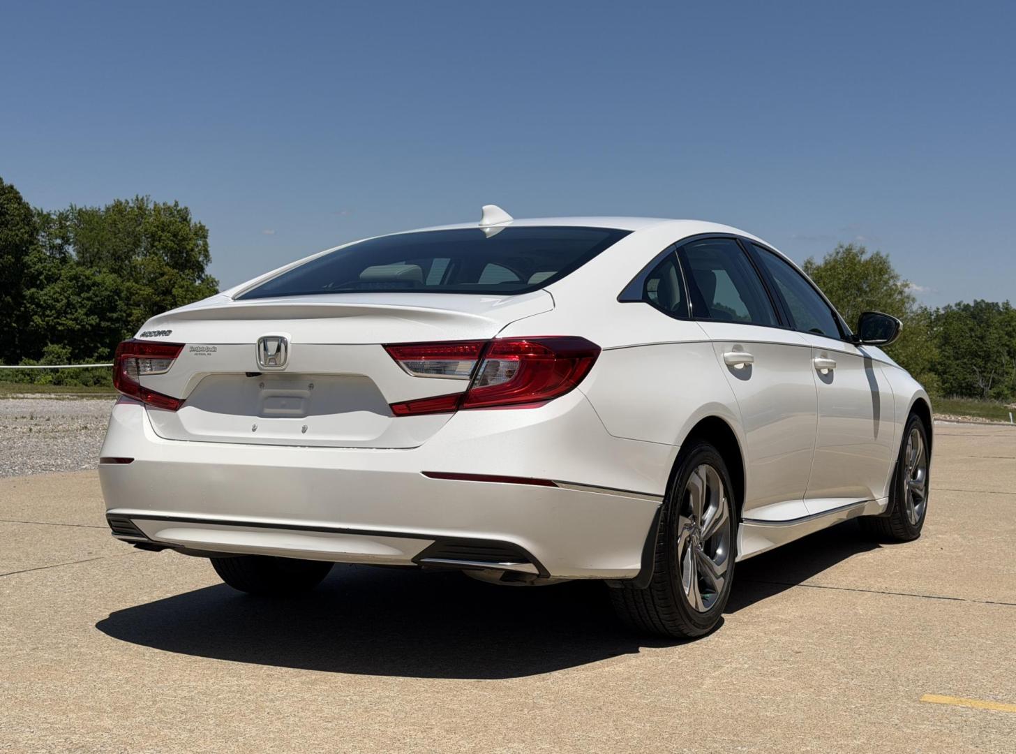 2018 WHITE /Tan Honda Accord EX-L CVT (1HGCV1F5XJA) with an 1.5L 4 Cyl. engine, CVT transmission, located at 2990 Old Orchard Rd., Jackson, MO, 63755, 37.354214, -89.612106 - 2018 Honda Accord EX-L 1-Owner 46xxx miles Front Wheel Drive 1.5L 4 Cyl. Automatic Leather Backup Camera Power/Heated Seats Sunroof Bluetooth Remote Start Cruise Power Windows/Locks/Mirrors We have financing available and we accept trades! Fill out a credit application on our website o - Photo#10