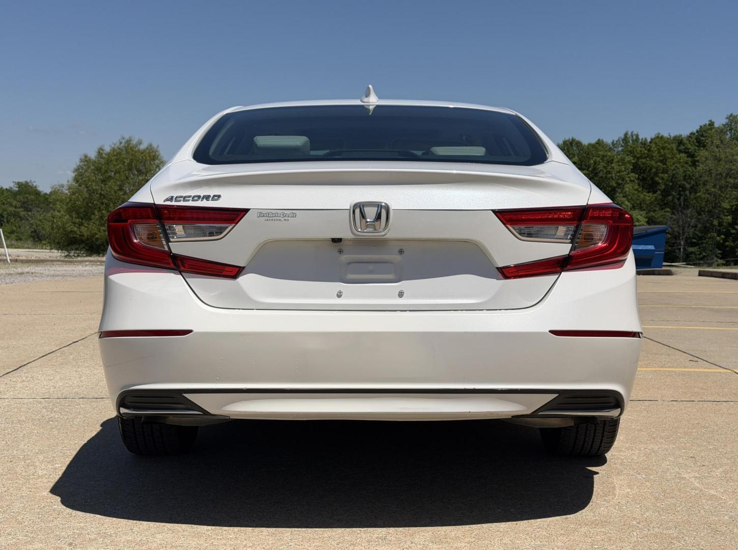 2018 WHITE /Tan Honda Accord EX-L CVT (1HGCV1F5XJA) with an 1.5L 4 Cyl. engine, CVT transmission, located at 2990 Old Orchard Rd., Jackson, MO, 63755, 37.354214, -89.612106 - 2018 Honda Accord EX-L 1-Owner 46xxx miles Front Wheel Drive 1.5L 4 Cyl. Automatic Leather Backup Camera Power/Heated Seats Sunroof Bluetooth Remote Start Cruise Power Windows/Locks/Mirrors We have financing available and we accept trades! Fill out a credit application on our website o - Photo#12