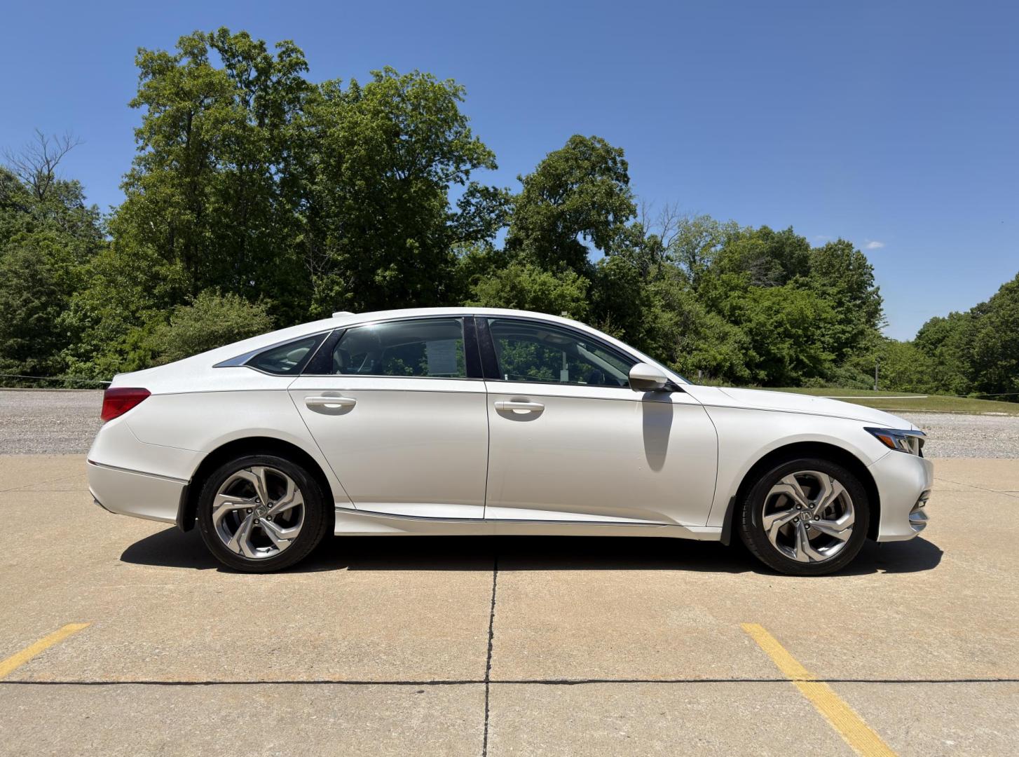 2018 WHITE /Tan Honda Accord EX-L CVT (1HGCV1F5XJA) with an 1.5L 4 Cyl. engine, CVT transmission, located at 2990 Old Orchard Rd., Jackson, MO, 63755, 37.354214, -89.612106 - 2018 Honda Accord EX-L 1-Owner 46xxx miles Front Wheel Drive 1.5L 4 Cyl. Automatic Leather Backup Camera Power/Heated Seats Sunroof Bluetooth Remote Start Cruise Power Windows/Locks/Mirrors We have financing available and we accept trades! Fill out a credit application on our website o - Photo#9