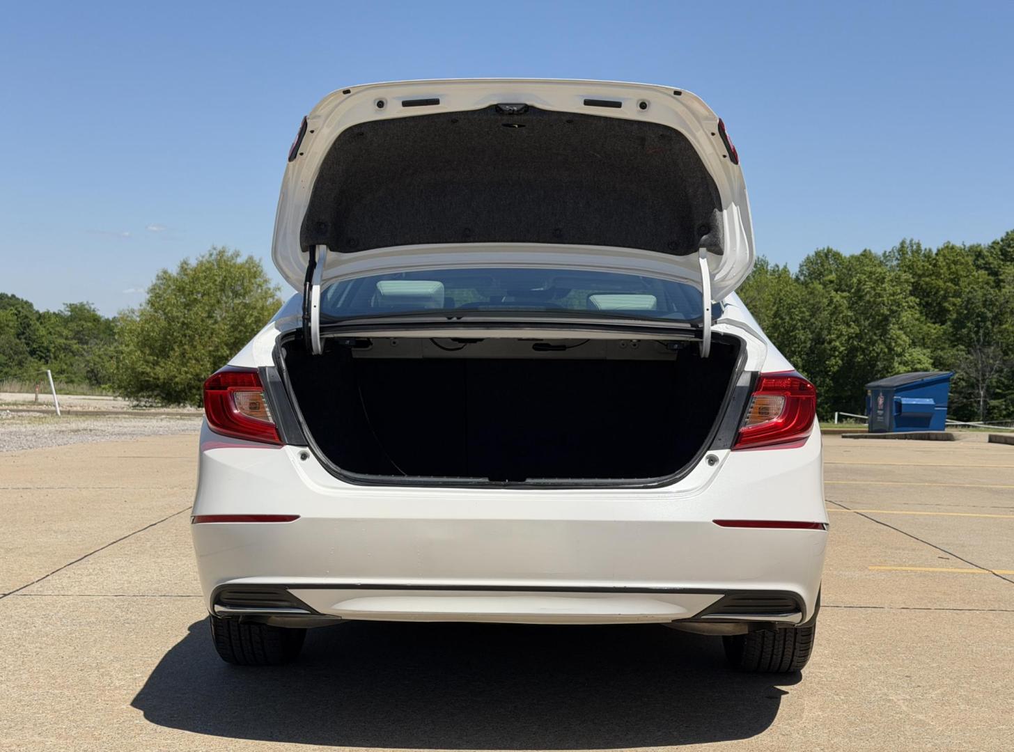 2018 WHITE /Tan Honda Accord EX-L CVT (1HGCV1F5XJA) with an 1.5L 4 Cyl. engine, CVT transmission, located at 2990 Old Orchard Rd., Jackson, MO, 63755, 37.354214, -89.612106 - 2018 Honda Accord EX-L 1-Owner 46xxx miles Front Wheel Drive 1.5L 4 Cyl. Automatic Leather Backup Camera Power/Heated Seats Sunroof Bluetooth Remote Start Cruise Power Windows/Locks/Mirrors We have financing available and we accept trades! Fill out a credit application on our website o - Photo#20