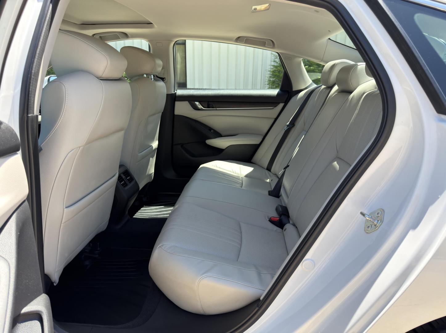 2018 WHITE /Tan Honda Accord EX-L CVT (1HGCV1F5XJA) with an 1.5L 4 Cyl. engine, CVT transmission, located at 2990 Old Orchard Rd., Jackson, MO, 63755, 37.354214, -89.612106 - 2018 Honda Accord EX-L 1-Owner 46xxx miles Front Wheel Drive 1.5L 4 Cyl. Automatic Leather Backup Camera Power/Heated Seats Sunroof Bluetooth Remote Start Cruise Power Windows/Locks/Mirrors We have financing available and we accept trades! Fill out a credit application on our website o - Photo#18
