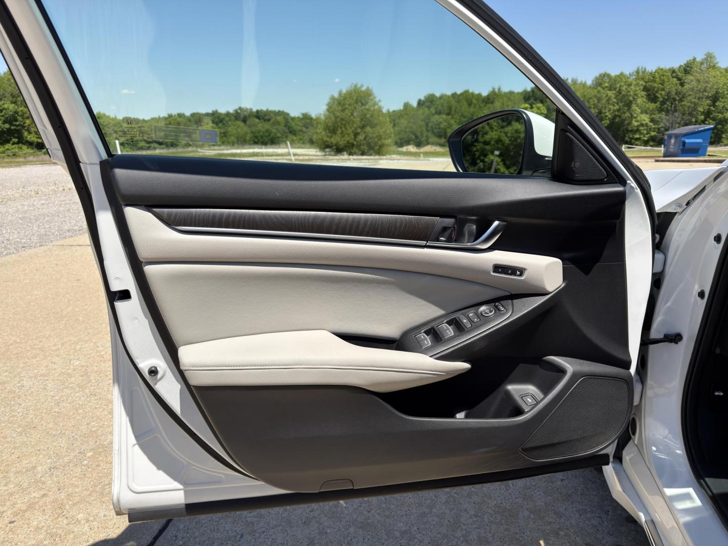 2018 WHITE /Tan Honda Accord EX-L CVT (1HGCV1F5XJA) with an 1.5L 4 Cyl. engine, CVT transmission, located at 2990 Old Orchard Rd., Jackson, MO, 63755, 37.354214, -89.612106 - 2018 Honda Accord EX-L 1-Owner 46xxx miles Front Wheel Drive 1.5L 4 Cyl. Automatic Leather Backup Camera Power/Heated Seats Sunroof Bluetooth Remote Start Cruise Power Windows/Locks/Mirrors We have financing available and we accept trades! Fill out a credit application on our website o - Photo#14