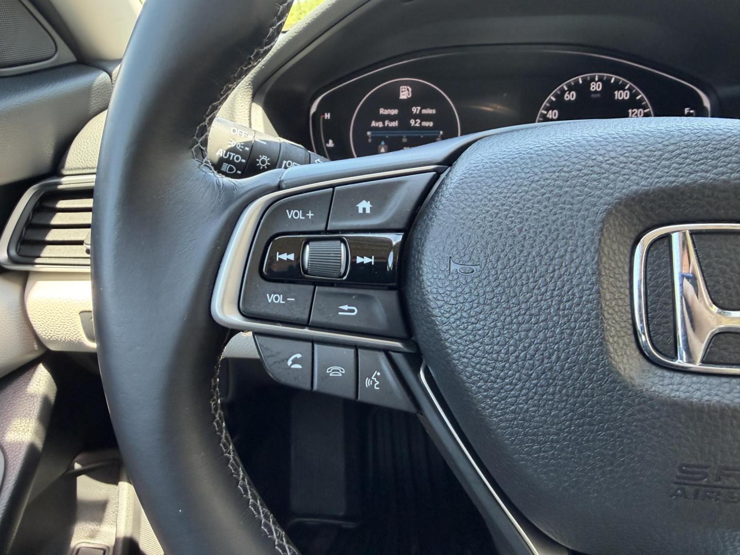 2018 WHITE /Tan Honda Accord EX-L CVT (1HGCV1F5XJA) with an 1.5L 4 Cyl. engine, CVT transmission, located at 2990 Old Orchard Rd., Jackson, MO, 63755, 37.354214, -89.612106 - 2018 Honda Accord EX-L 1-Owner 46xxx miles Front Wheel Drive 1.5L 4 Cyl. Automatic Leather Backup Camera Power/Heated Seats Sunroof Bluetooth Remote Start Cruise Power Windows/Locks/Mirrors We have financing available and we accept trades! Fill out a credit application on our website o - Photo#24