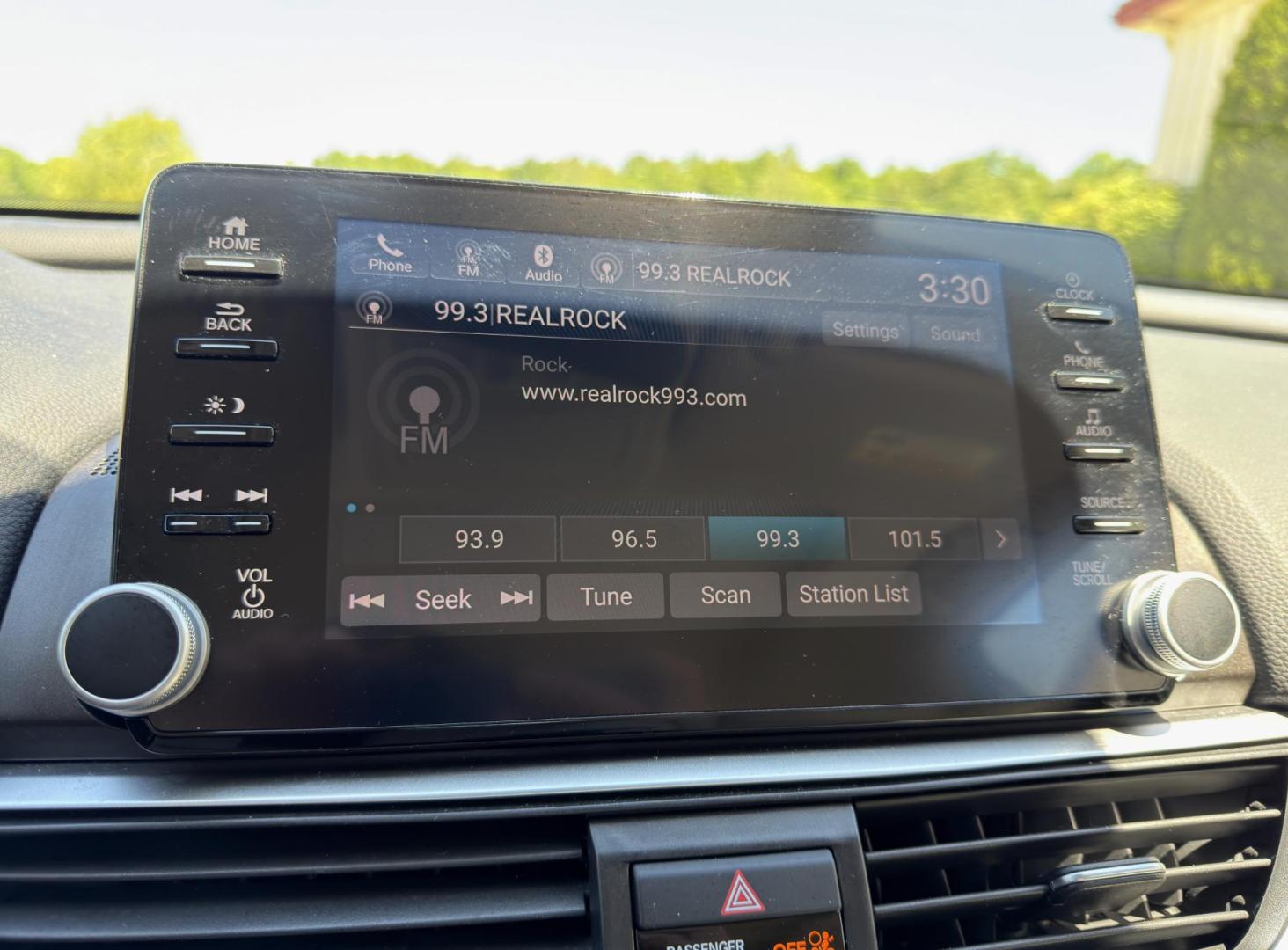 2018 WHITE /Tan Honda Accord EX-L CVT (1HGCV1F5XJA) with an 1.5L 4 Cyl. engine, CVT transmission, located at 2990 Old Orchard Rd., Jackson, MO, 63755, 37.354214, -89.612106 - 2018 Honda Accord EX-L 1-Owner 46xxx miles Front Wheel Drive 1.5L 4 Cyl. Automatic Leather Backup Camera Power/Heated Seats Sunroof Bluetooth Remote Start Cruise Power Windows/Locks/Mirrors We have financing available and we accept trades! Fill out a credit application on our website o - Photo#29