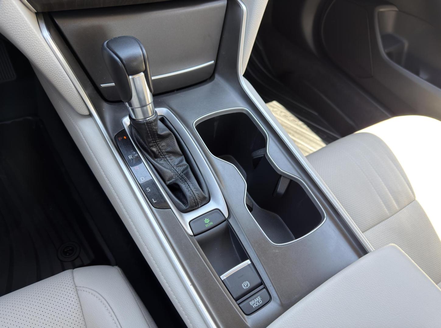 2018 WHITE /Tan Honda Accord EX-L CVT (1HGCV1F5XJA) with an 1.5L 4 Cyl. engine, CVT transmission, located at 2990 Old Orchard Rd., Jackson, MO, 63755, 37.354214, -89.612106 - 2018 Honda Accord EX-L 1-Owner 46xxx miles Front Wheel Drive 1.5L 4 Cyl. Automatic Leather Backup Camera Power/Heated Seats Sunroof Bluetooth Remote Start Cruise Power Windows/Locks/Mirrors We have financing available and we accept trades! Fill out a credit application on our website o - Photo#27