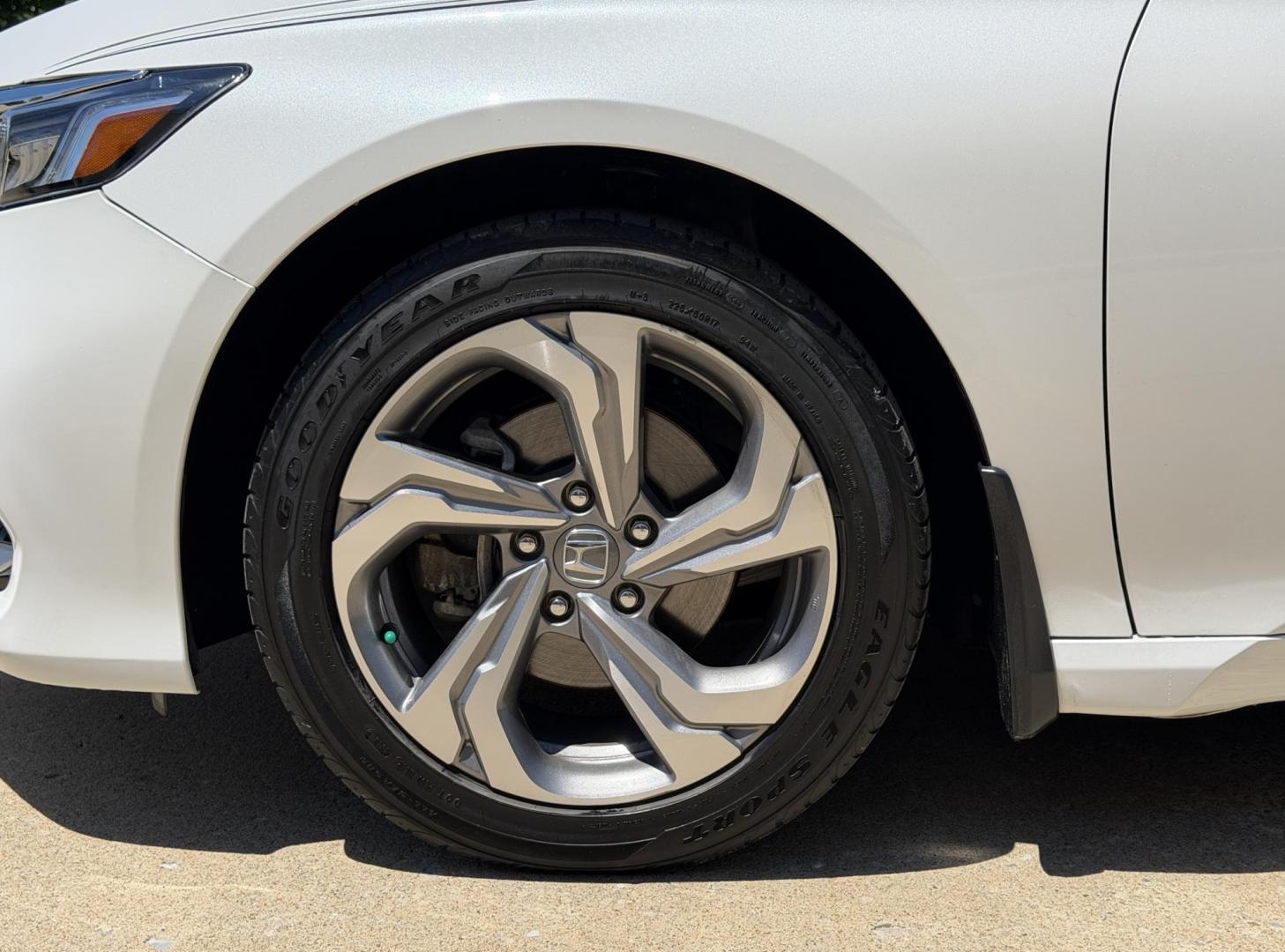 2018 WHITE /Tan Honda Accord EX-L CVT (1HGCV1F5XJA) with an 1.5L 4 Cyl. engine, CVT transmission, located at 2990 Old Orchard Rd., Jackson, MO, 63755, 37.354214, -89.612106 - 2018 Honda Accord EX-L 1-Owner 46xxx miles Front Wheel Drive 1.5L 4 Cyl. Automatic Leather Backup Camera Power/Heated Seats Sunroof Bluetooth Remote Start Cruise Power Windows/Locks/Mirrors We have financing available and we accept trades! Fill out a credit application on our website o - Photo#40