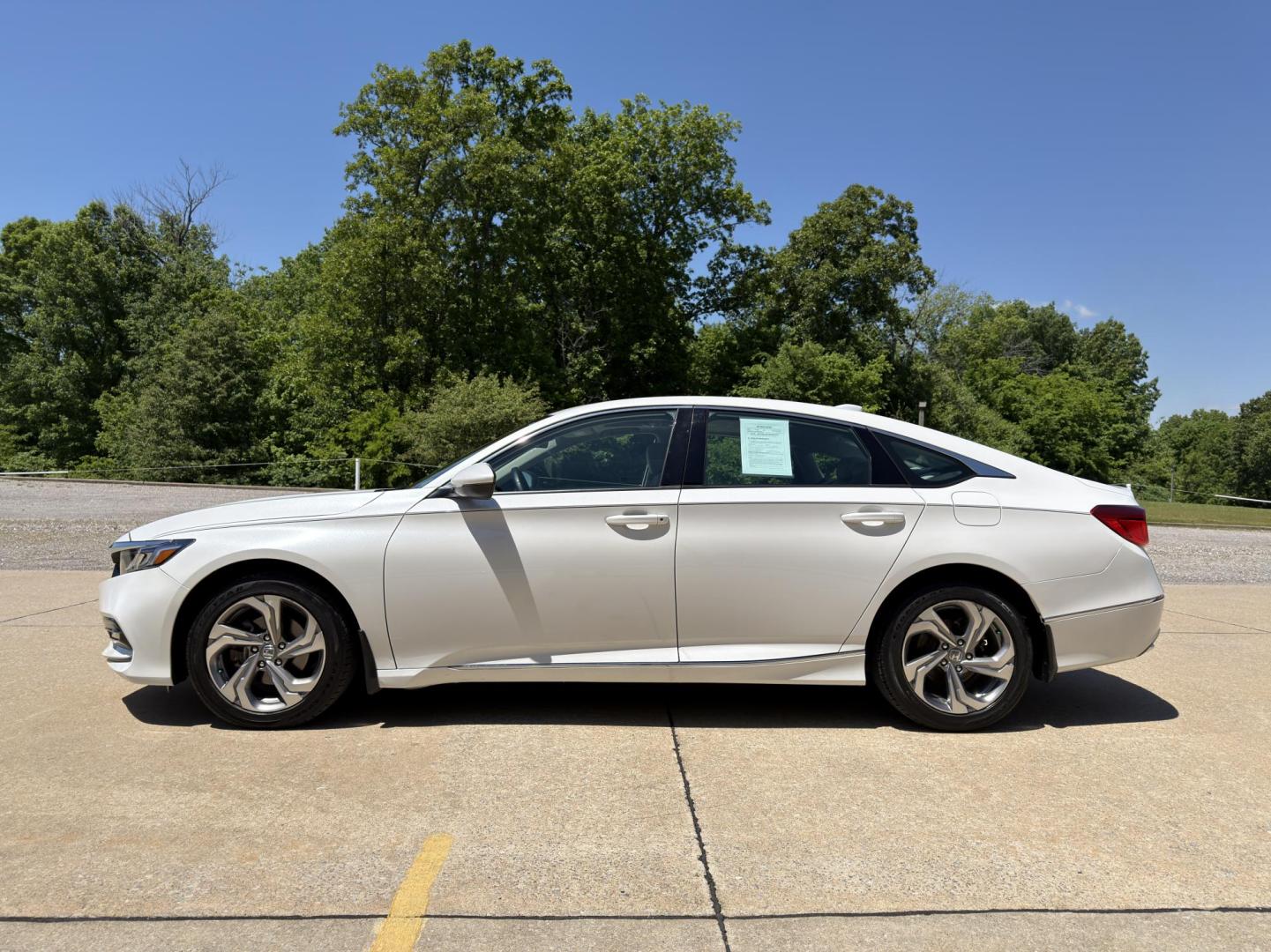 2018 WHITE /Tan Honda Accord EX-L CVT (1HGCV1F5XJA) with an 1.5L 4 Cyl. engine, CVT transmission, located at 2990 Old Orchard Rd., Jackson, MO, 63755, 37.354214, -89.612106 - 2018 Honda Accord EX-L 1-Owner 46xxx miles Front Wheel Drive 1.5L 4 Cyl. Automatic Leather Backup Camera Power/Heated Seats Sunroof Bluetooth Remote Start Cruise Power Windows/Locks/Mirrors We have financing available and we accept trades! Fill out a credit application on our website o - Photo#8