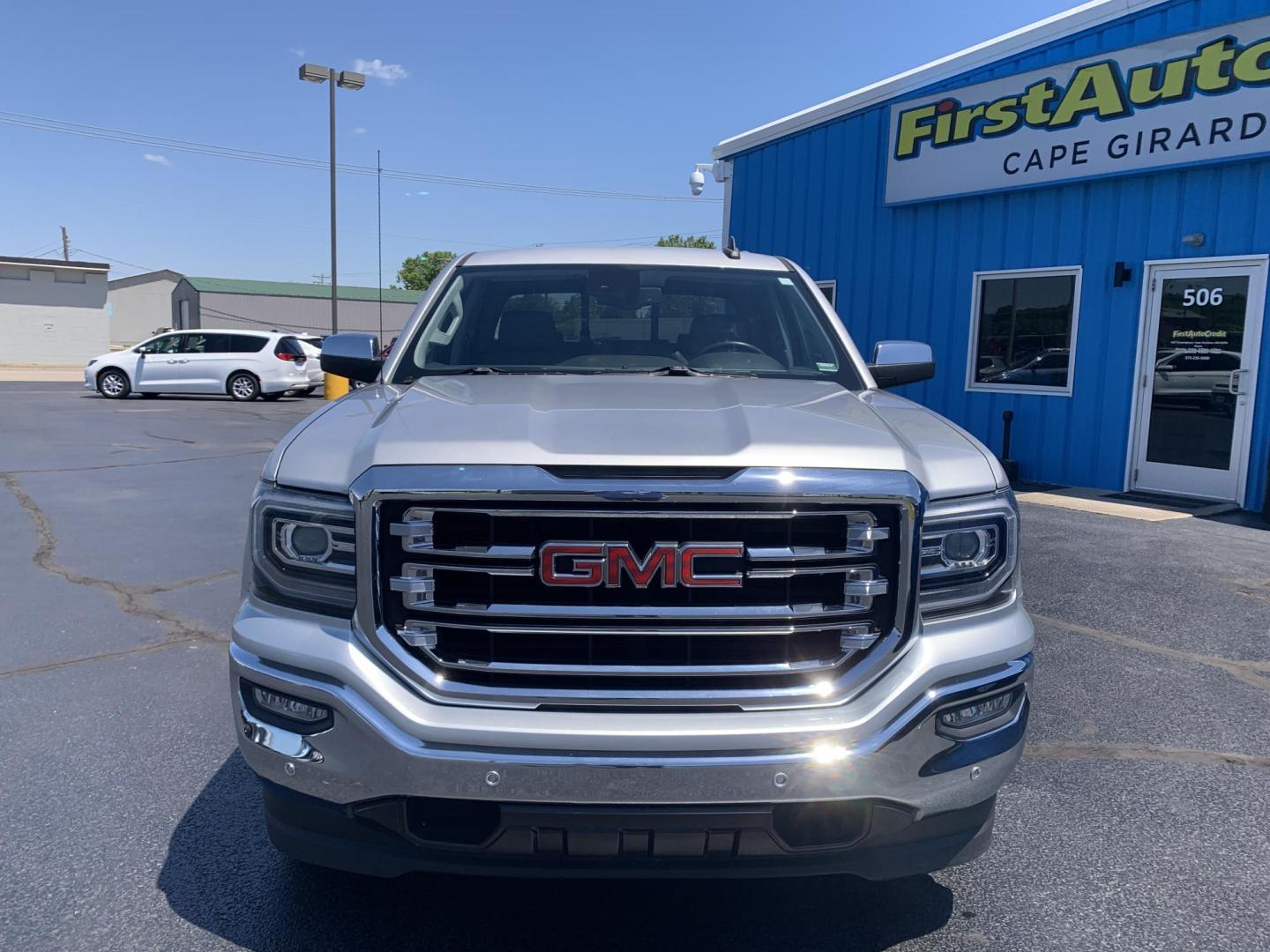 2018 SILVER /GRAY GMC Sierra 1500 SLT Crew Cab Long Box 2WD (3GTU1NER9JG) with an 5.3L V8 OHV 16V engine, Automatic transmission, located at 506 S. Kingshighway, Cape Girardeau, MO, 63703, (573) 235-5000, 37.294991, -89.553635 - 2018 GMC Sierra 1500 SLT Crew Cab Long Box 2WD 105,xxx miles Heated Seats Cooled Seats Leather Backup Cam Bluetooth Heated Steering Wheel Power Windows/Locks/Mirrors Keyless Entry Remote Start We have financing available and we accept trades! Fill out a credit application on our website o - Photo#1